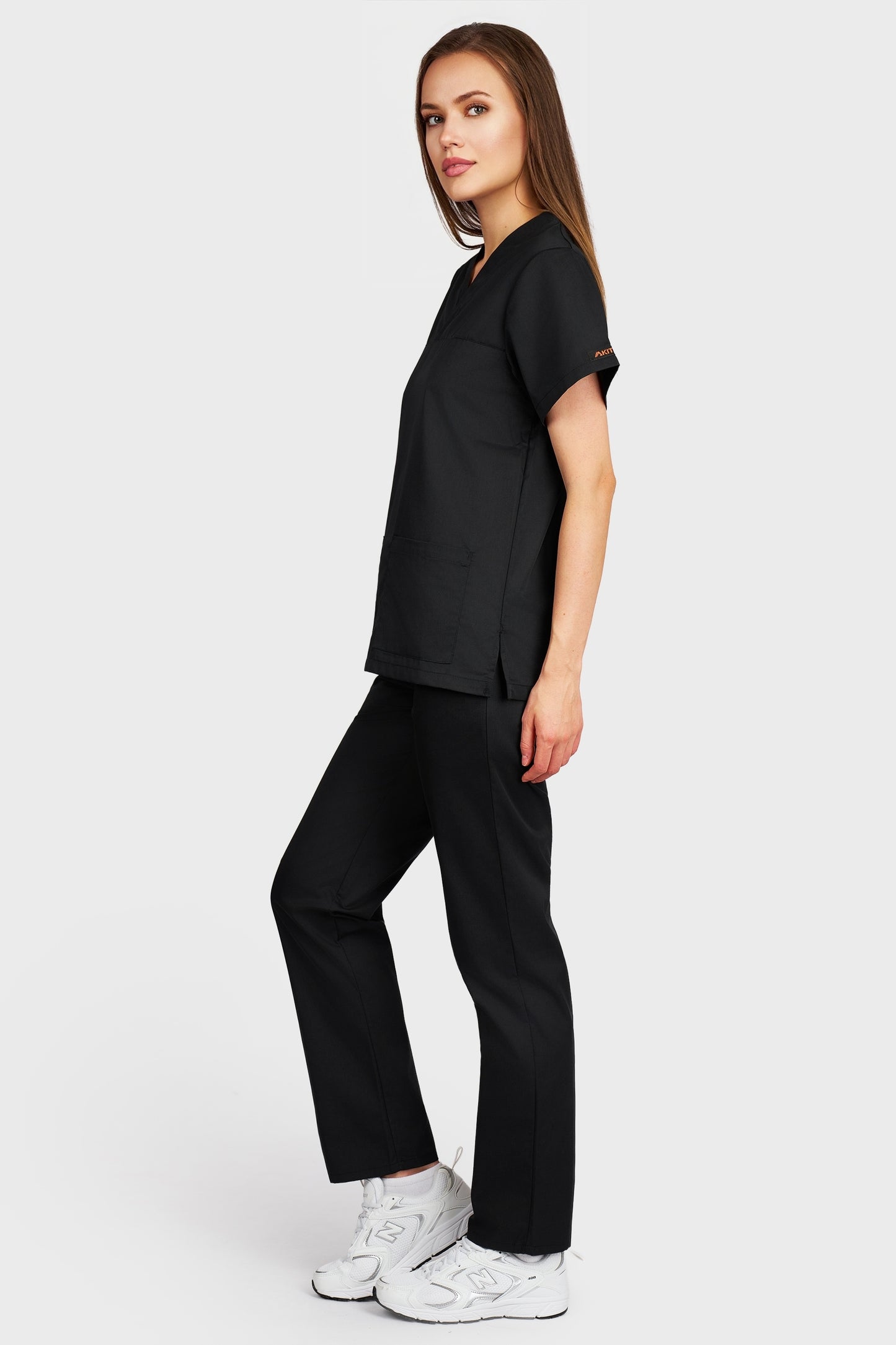 Costum medical femei negru - bluza medicala Frieda si pantaloni cu elastic si snur, vedere laterala - AKITEX