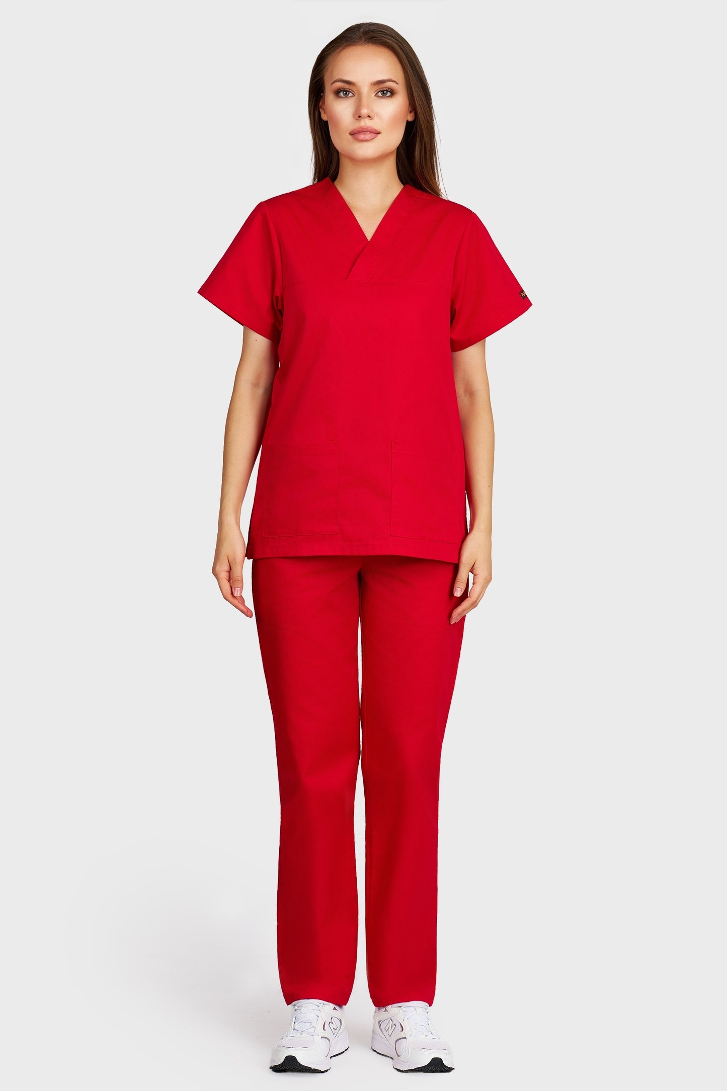 Costum medical femei rosu - bluza medicala Frieda si pantaloni cu elastic si snur, vedere din fata - AKITEX