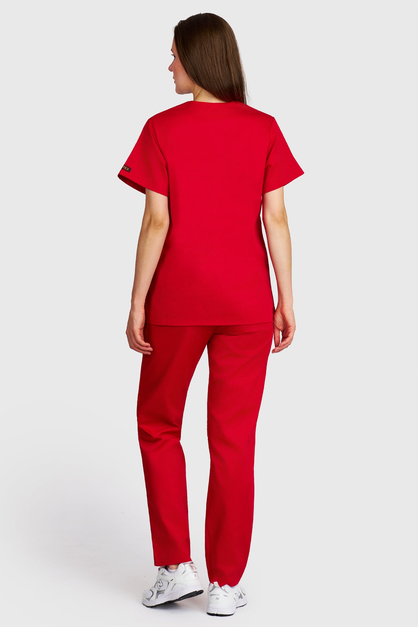 Costum medical femei rosu - bluza medicala Frieda si pantaloni cu elastic si snur, vedere din spate - AKITEX