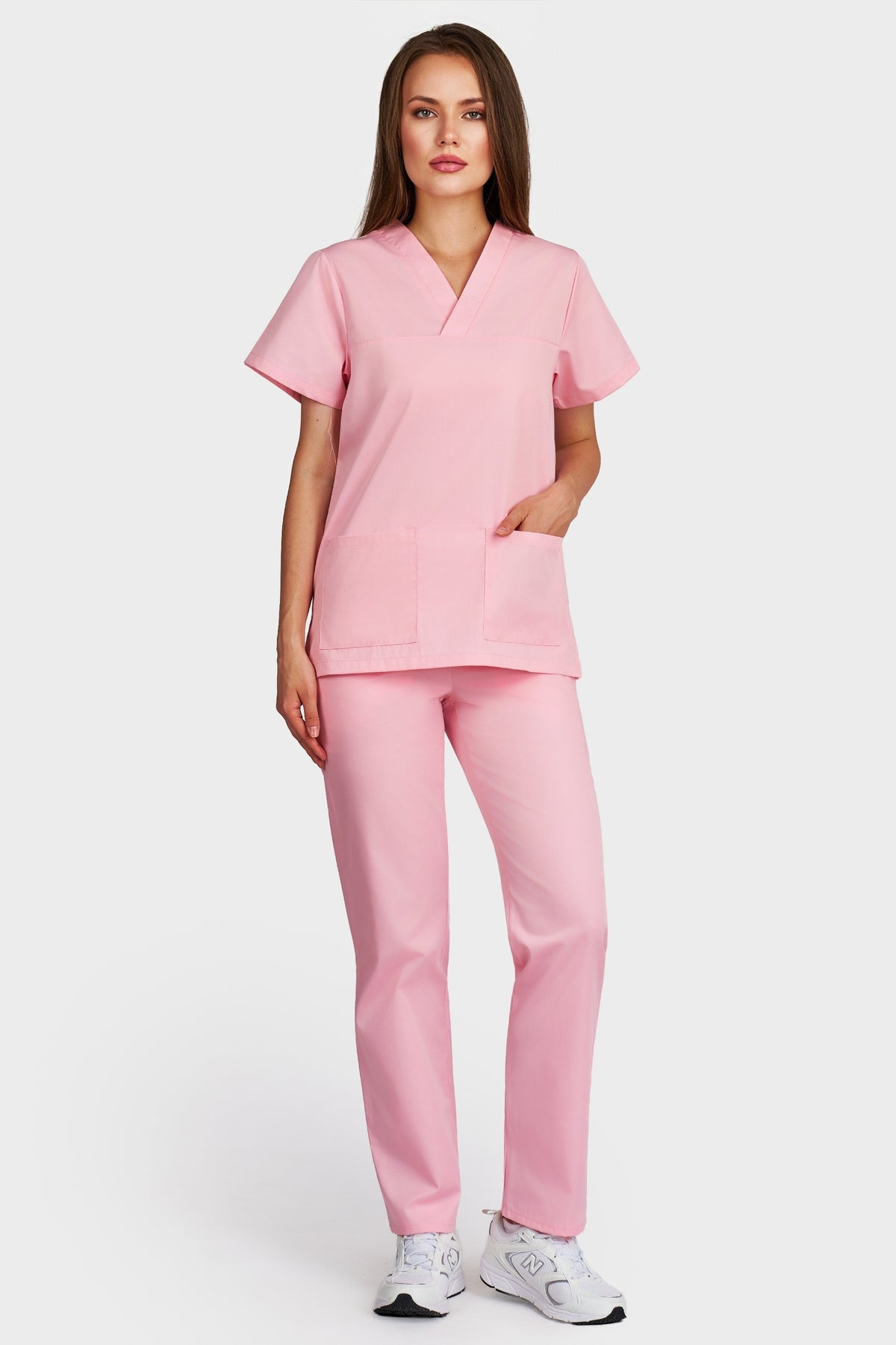 Costum medical femei roz - bluza medicala Frieda si pantaloni cu elastic si snur, vedere din fata - AKITEX