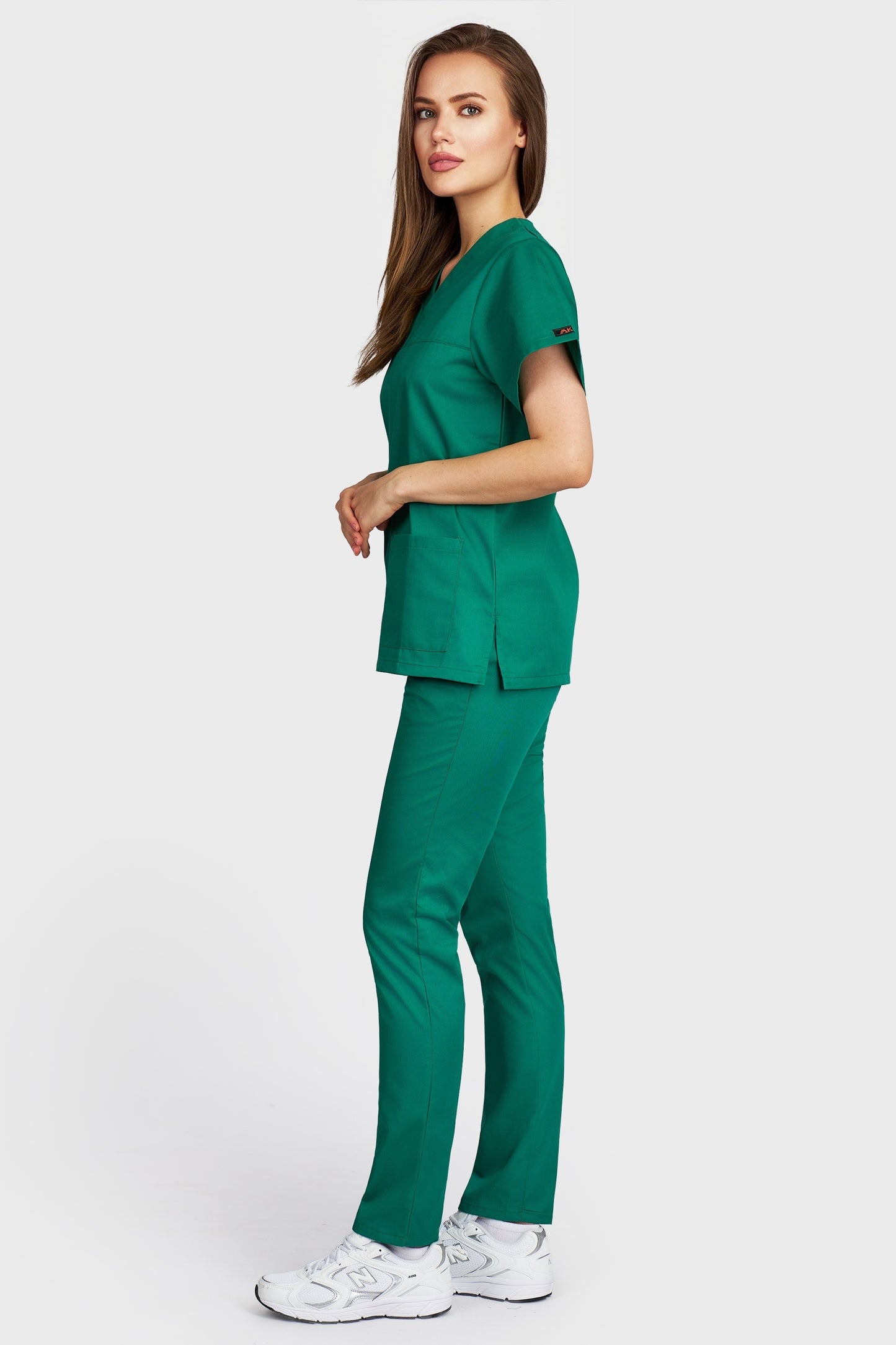 Costum medical femei verde - bluza medicala Frieda si pantaloni cu elastic, vedere laterala - AKITEX