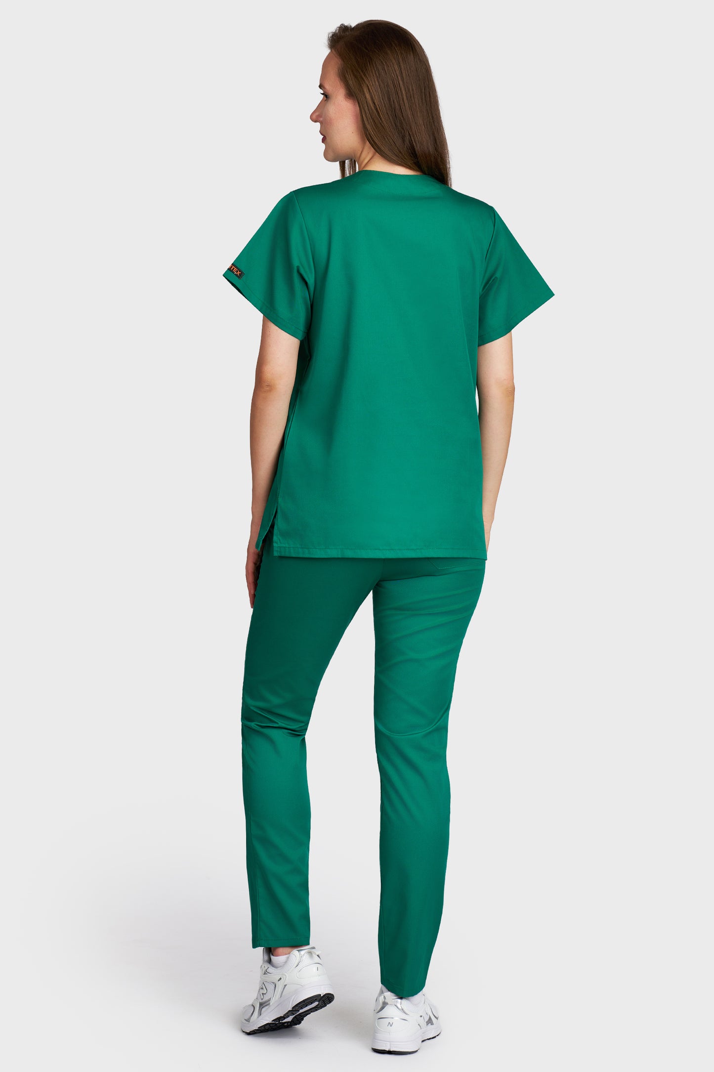Costum medical femei verde - bluza medicala Frieda si pantaloni cu elastic, vedere din spate - AKITEX