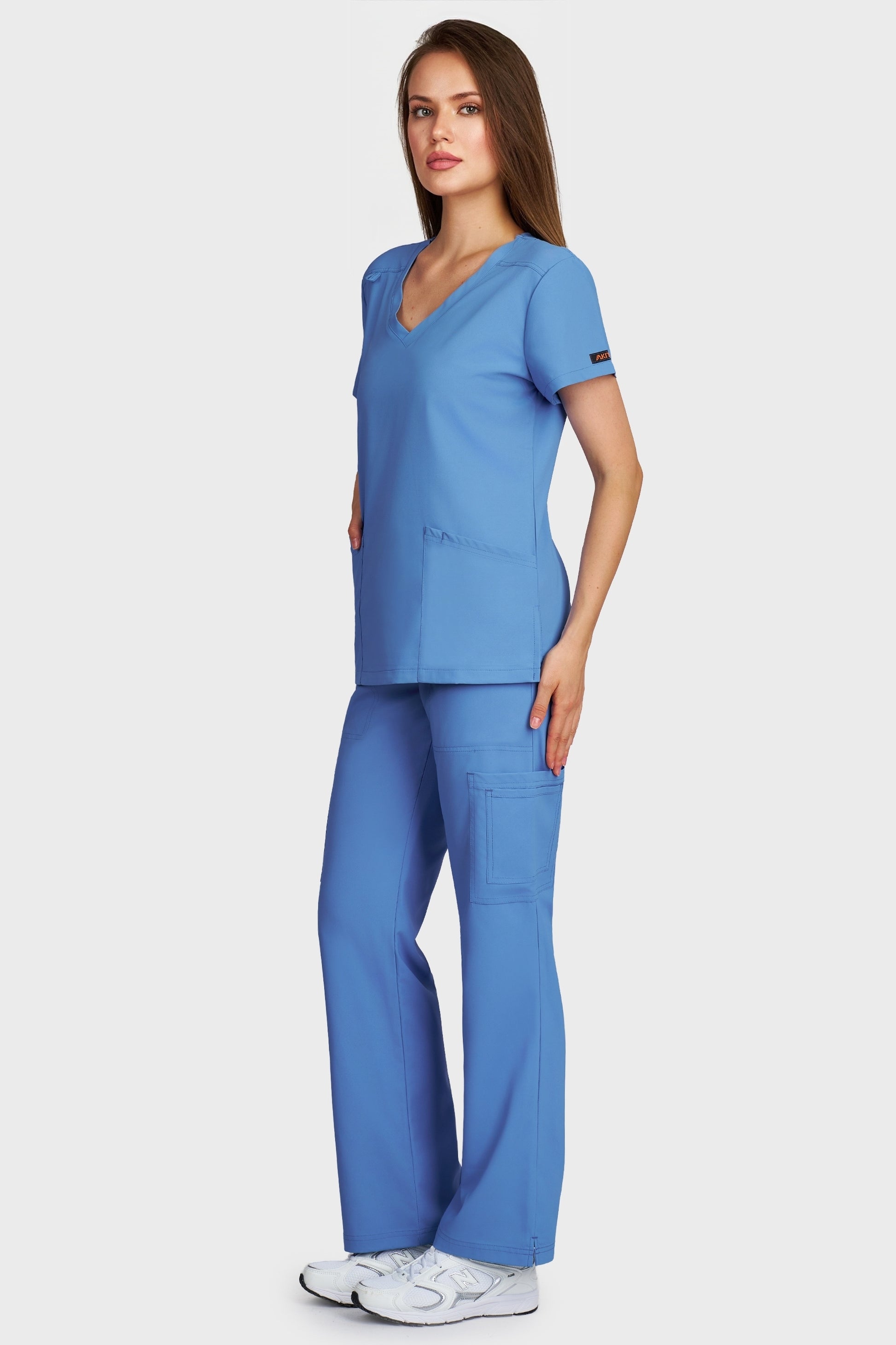 Costum medical femei albastru azur - bluza medicala Juliette si pantaloni Cargo, vedere laterala - AKITEX