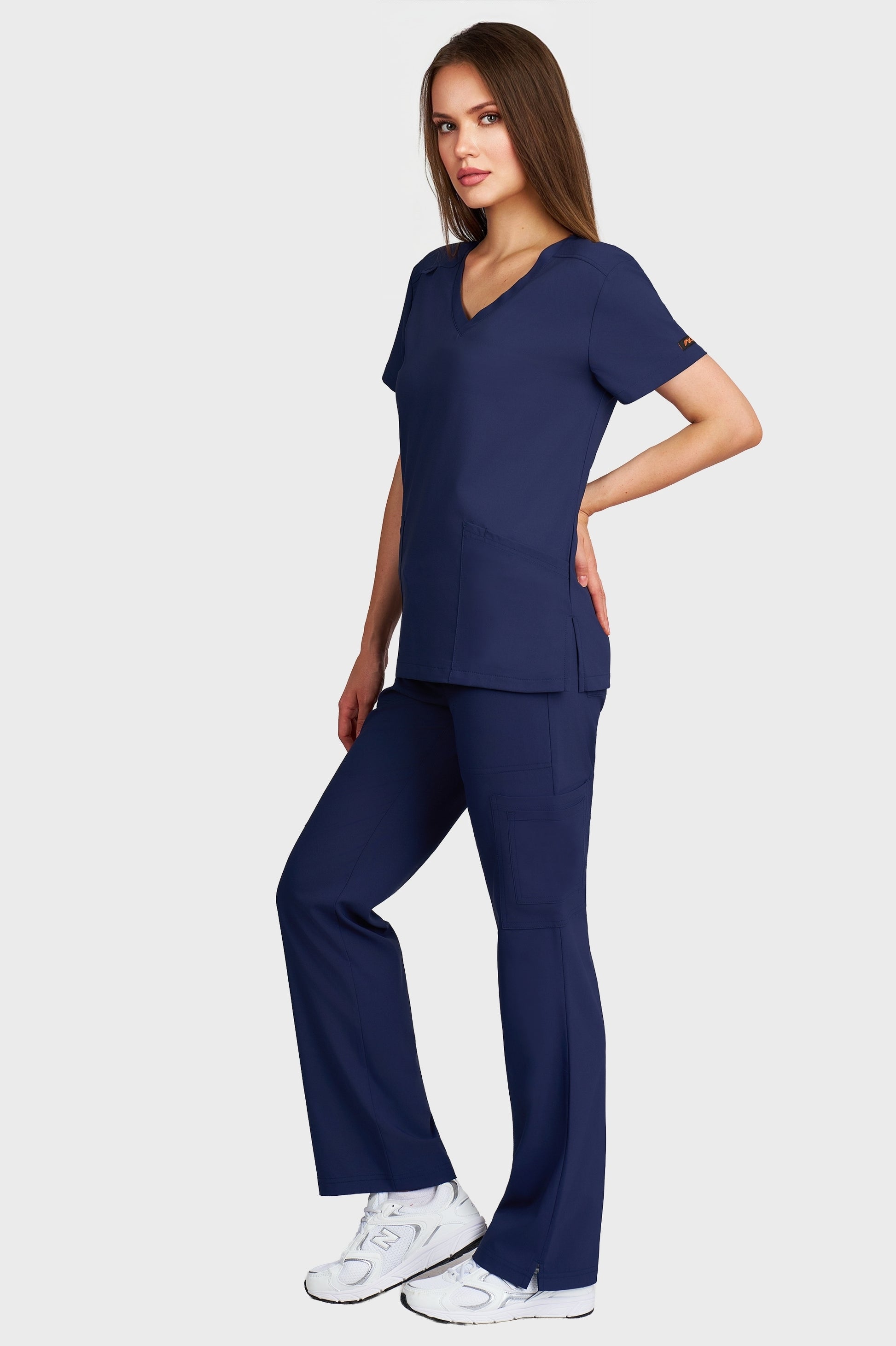 Costum medical femei navy - bluza medicala Juliette si pantaloni Cargo, vedere laterala - AKITEX