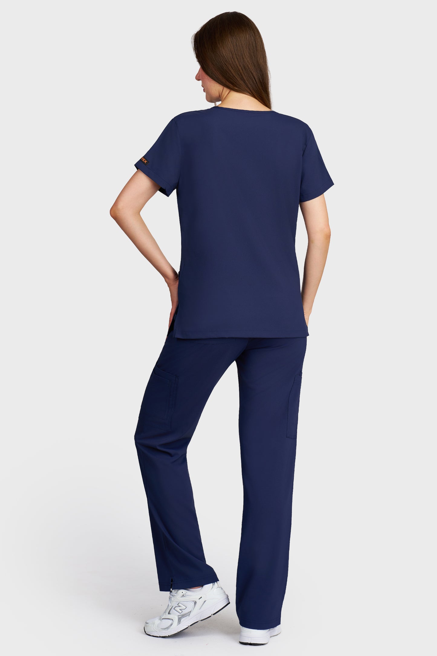 Costum medical femei navy - bluza medicala Juliette si pantaloni Cargo, vedere din spate - AKITEX