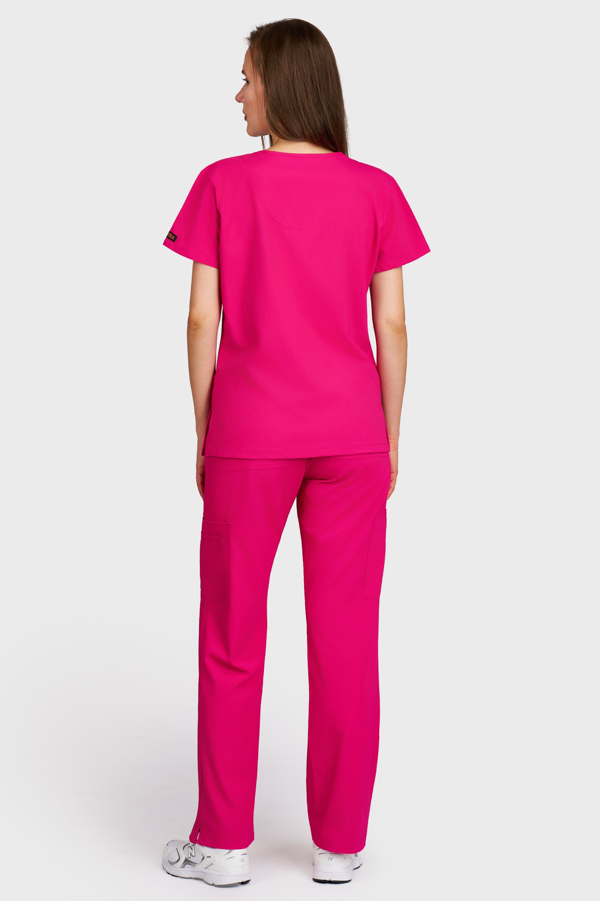 Costum medical femei fucsia - bluza medicala Juliette si pantaloni Cargo, vedere din spate - AKITEX