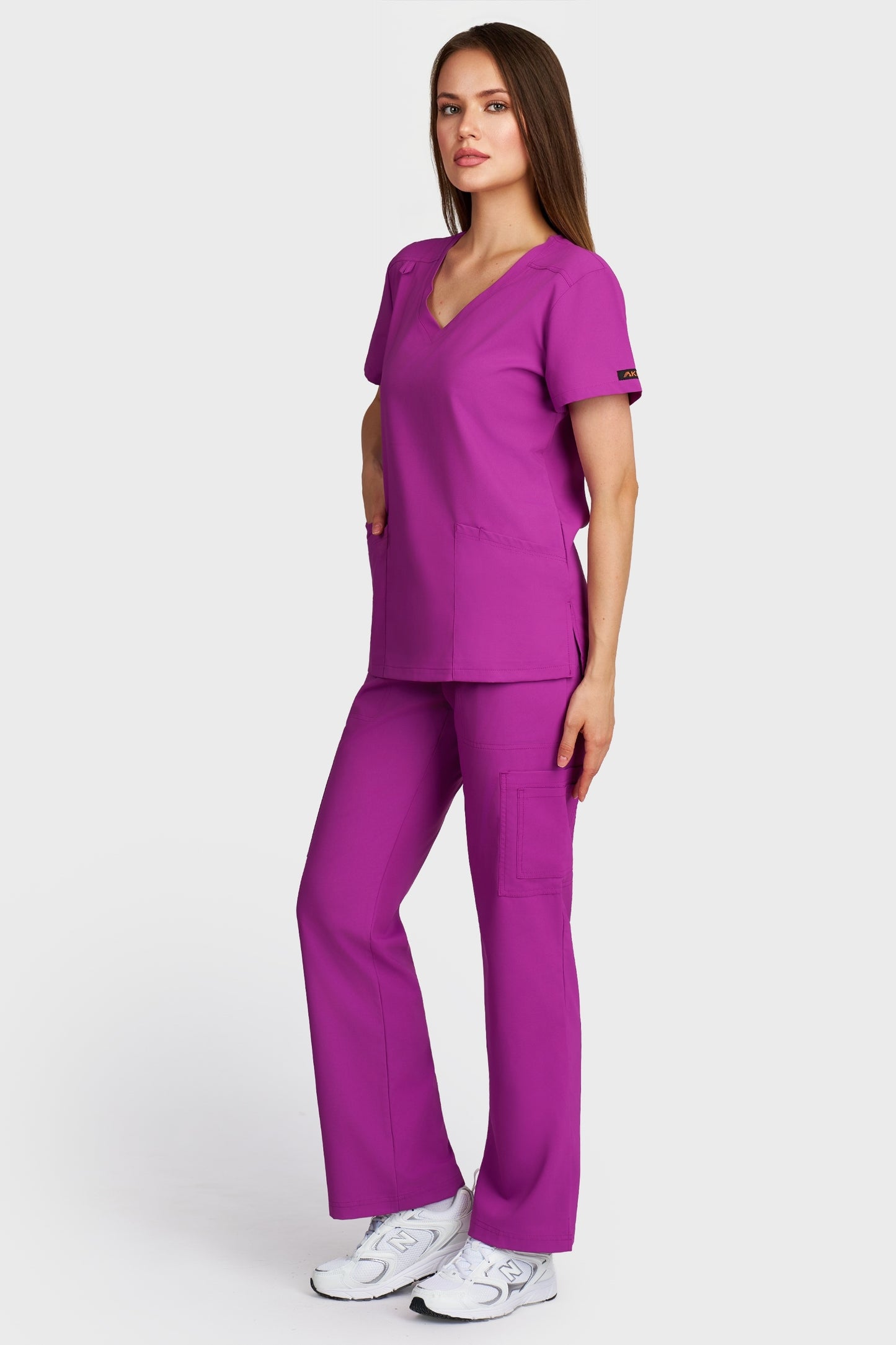 Costum medical femei mov - bluza medicala Juliette si pantaloni Cargo, vedere laterala - AKITEX