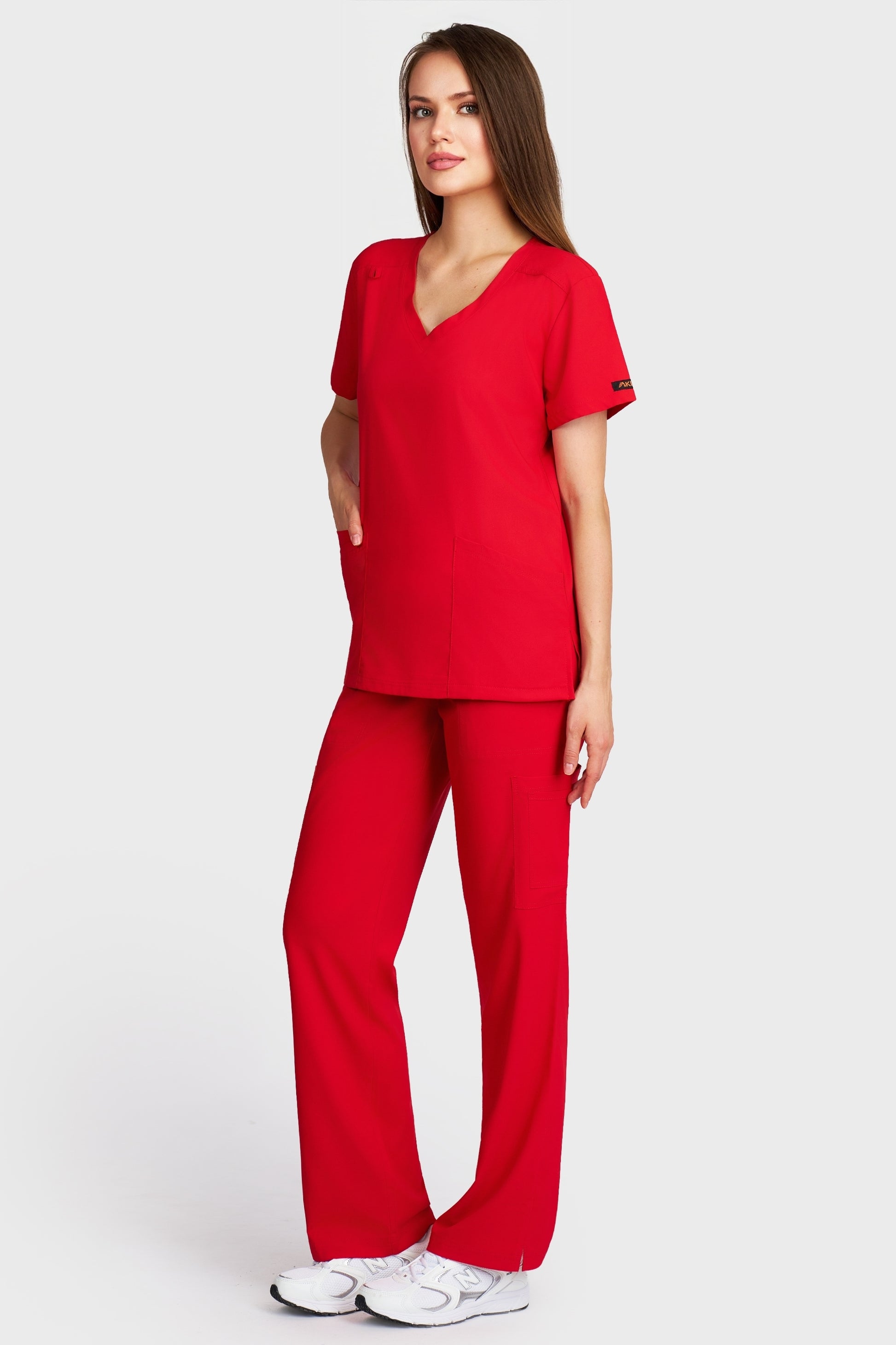 Costum medical femei rosu - bluza medicala Juliette si pantaloni Cargo, vedere laterala - AKITEX