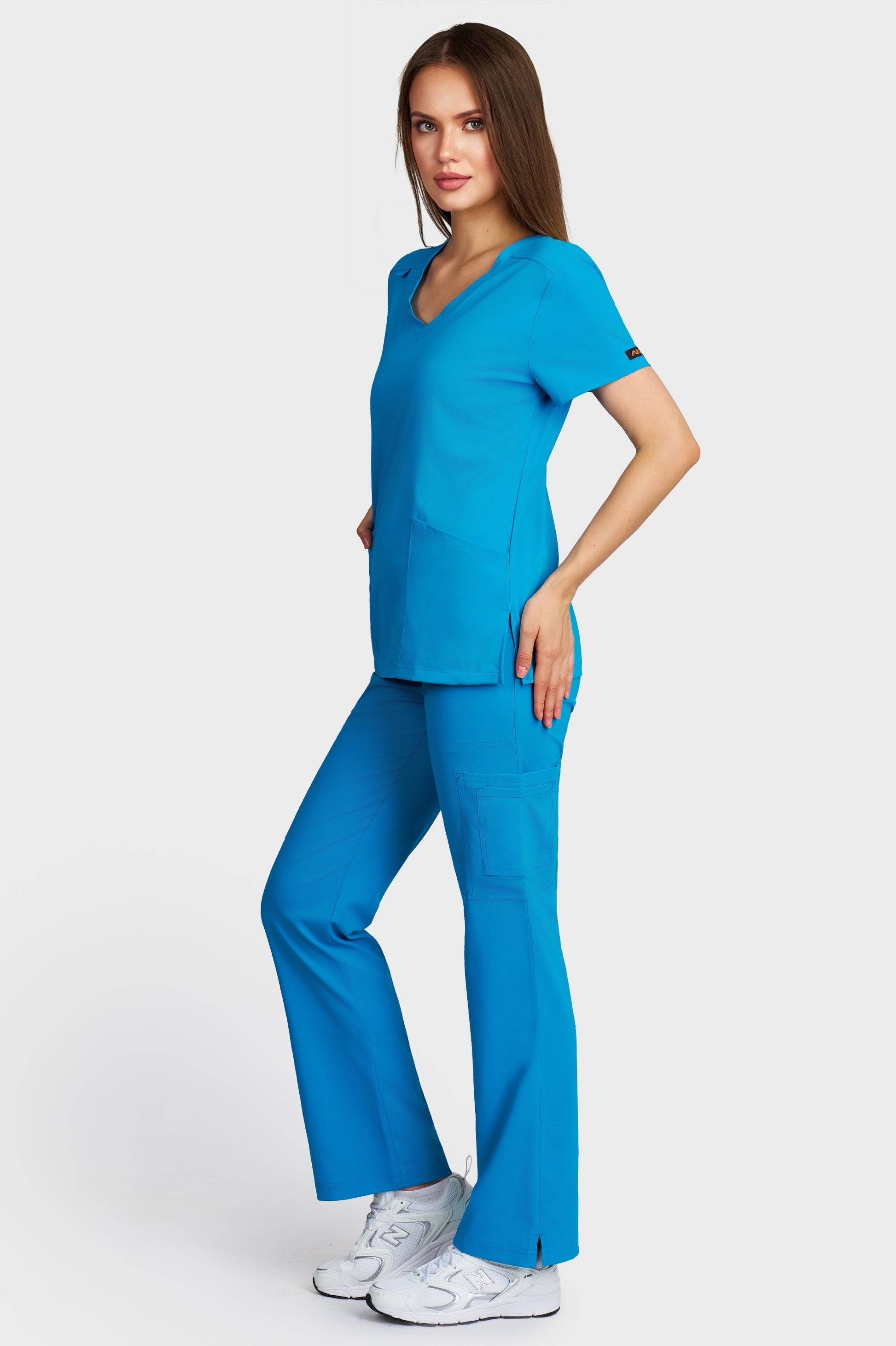 Costum medical femei turquoise - bluza medicala Juliette si pantaloni Cargo, vedere laterala - AKITEX