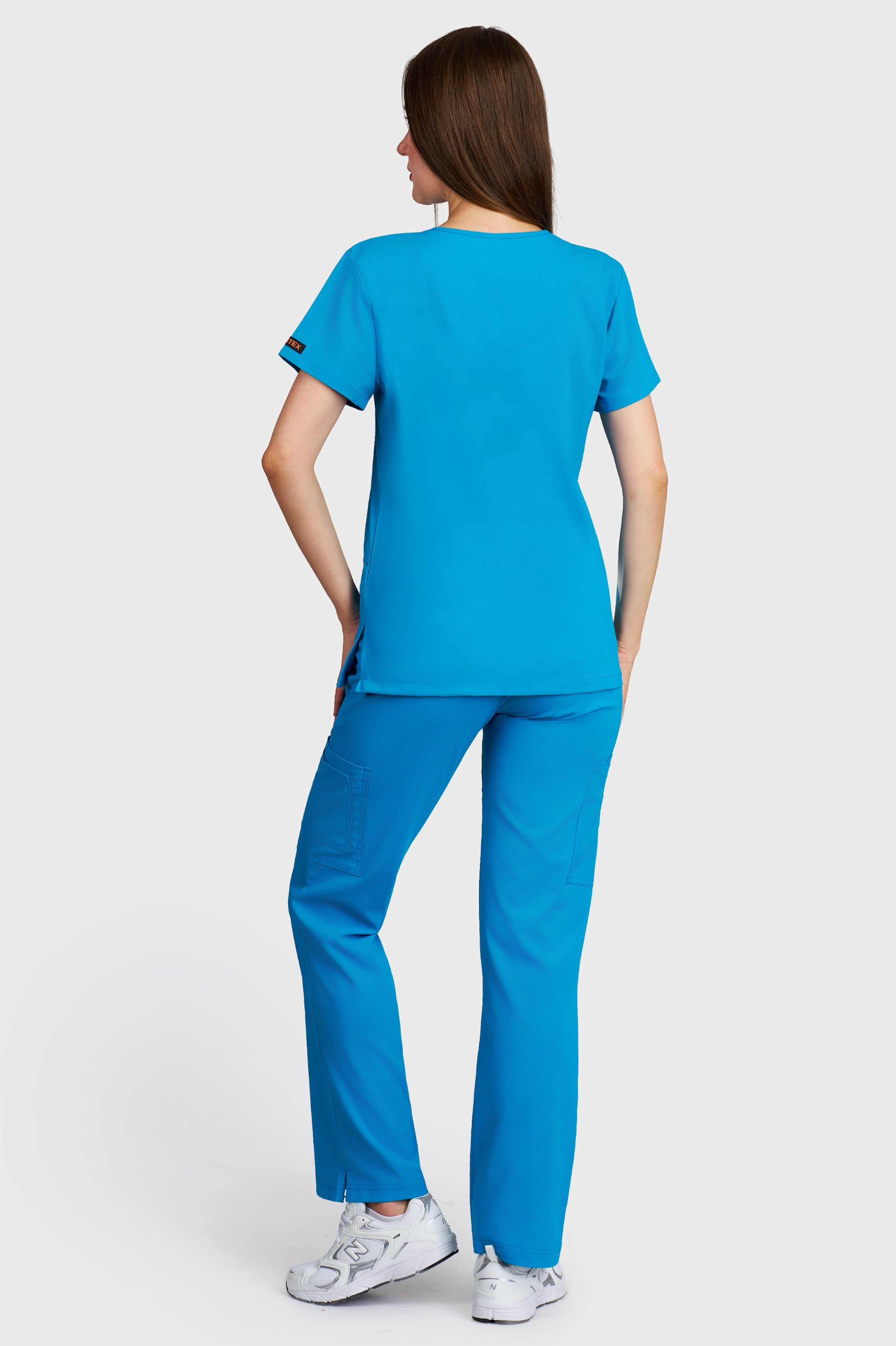 Costum medical femei turquoise - bluza medicala Juliette si pantaloni Cargo, vedere din spate - AKITEX