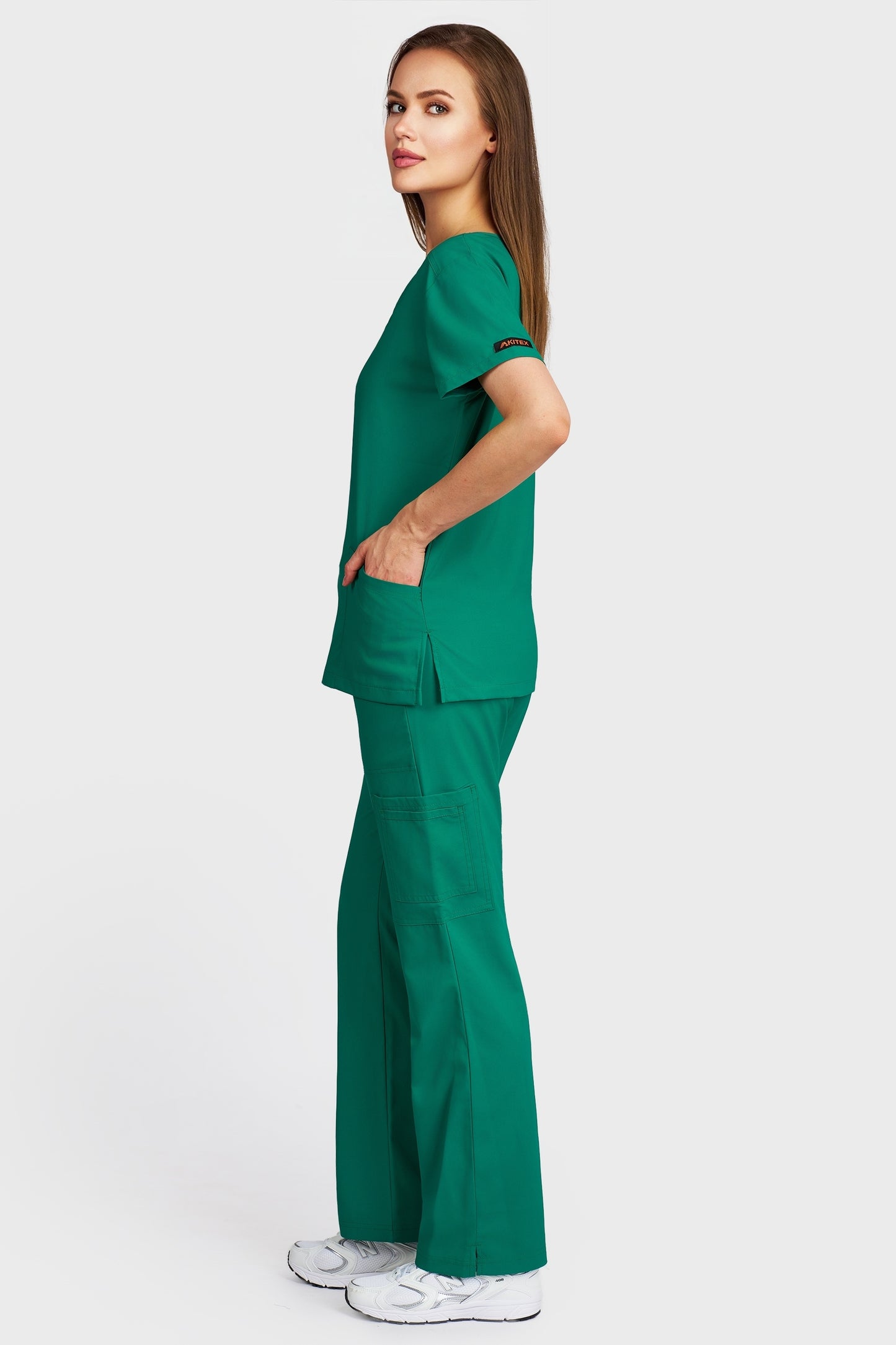 Costum medical femei verde - bluza medicala Juliette si pantaloni Cargo, vedere laterala - AKITEX