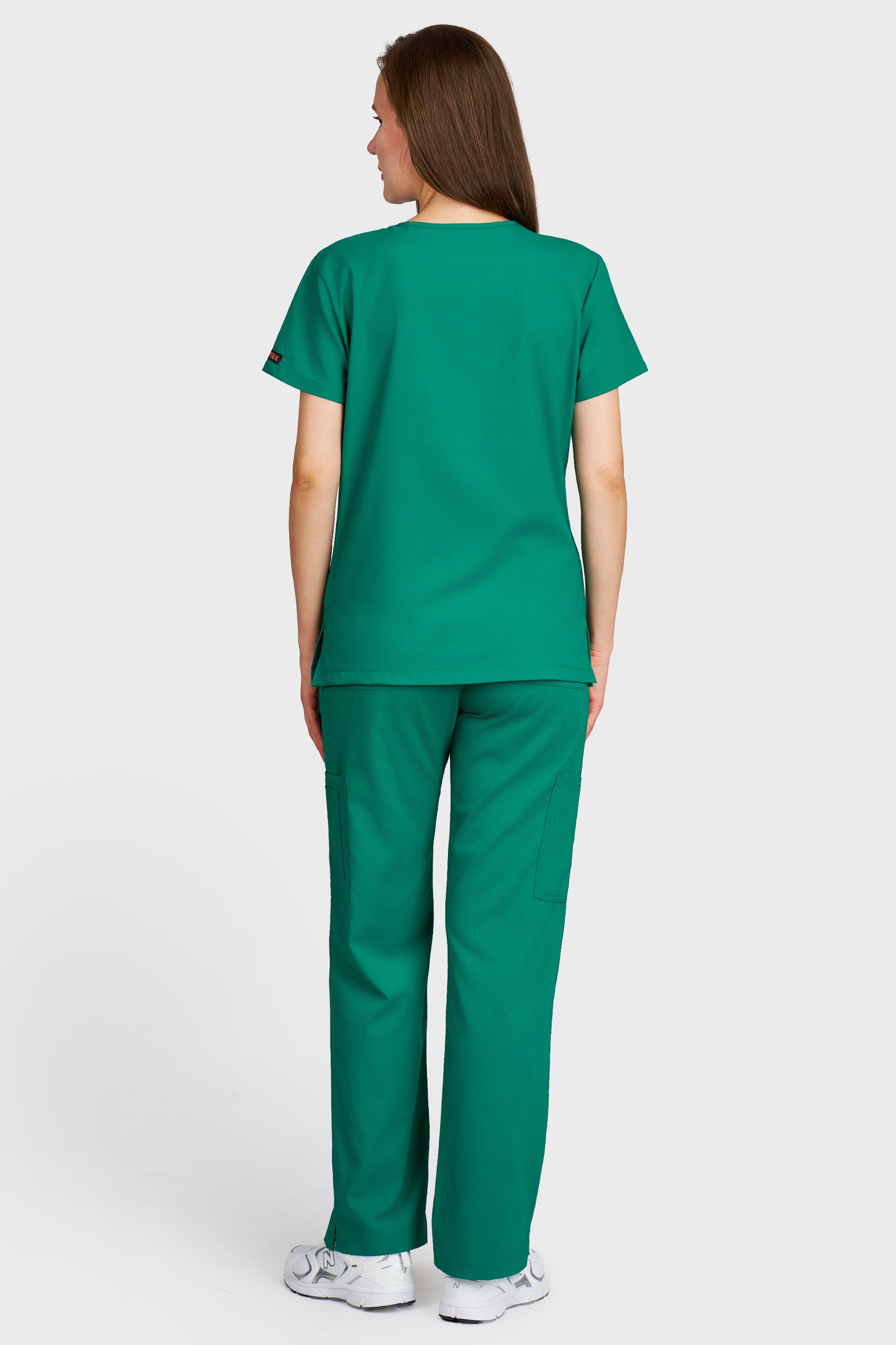Costum medical femei verde - bluza medicala Juliette si pantaloni Cargo, vedere din spate - AKITEX