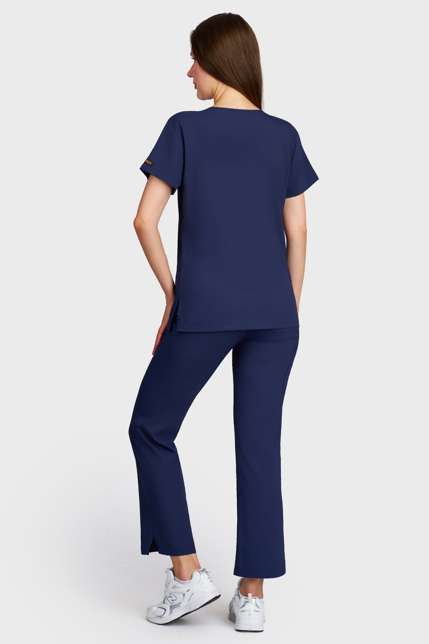 Costum medical femei navy - bluza medicala Juliette si pantaloni Violeta, vedere din spate - AKITEX