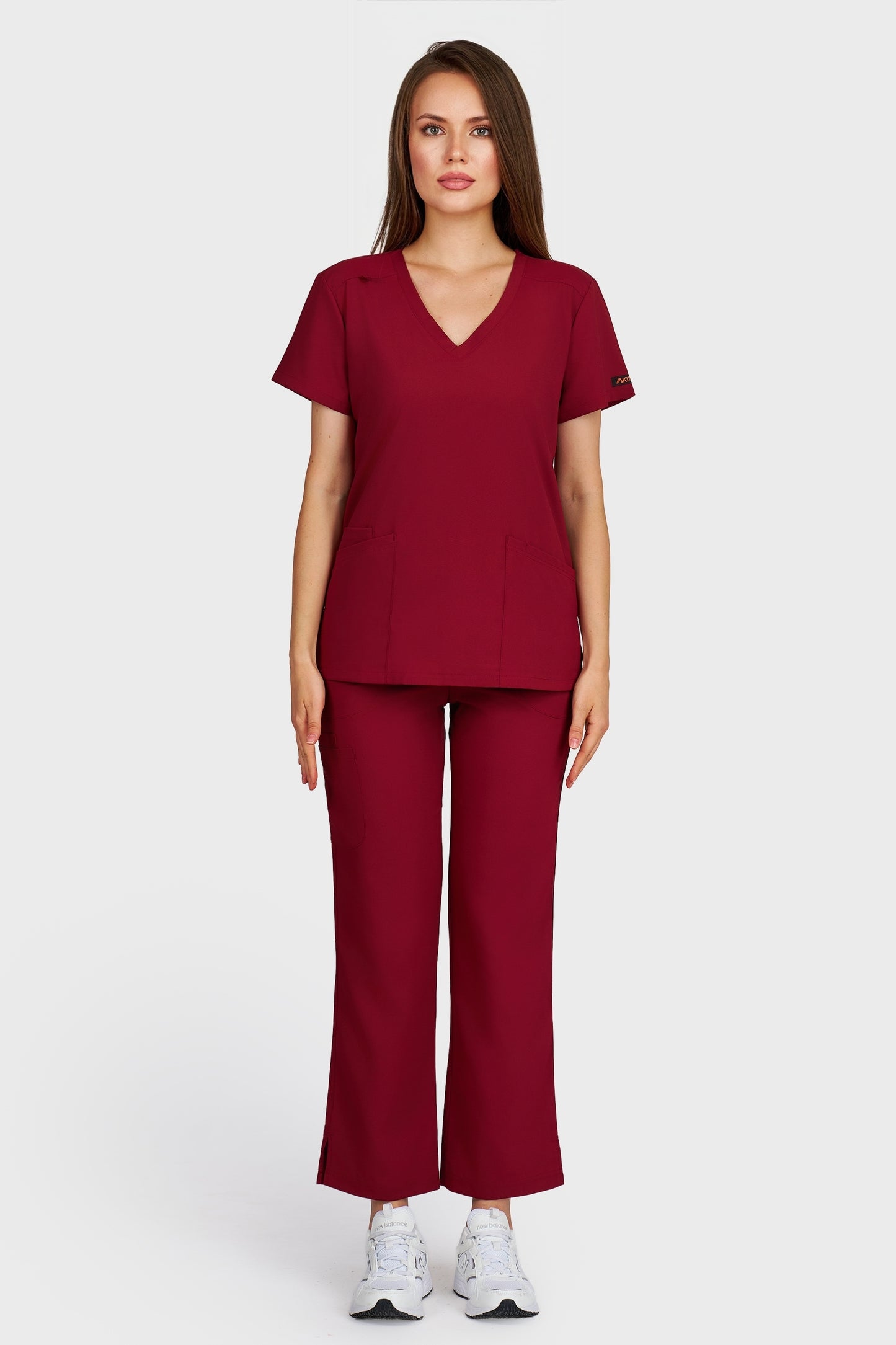 Costum medical femei bordo - bluza medicala Juliette si pantaloni Violeta, vedere din fata - AKITEX