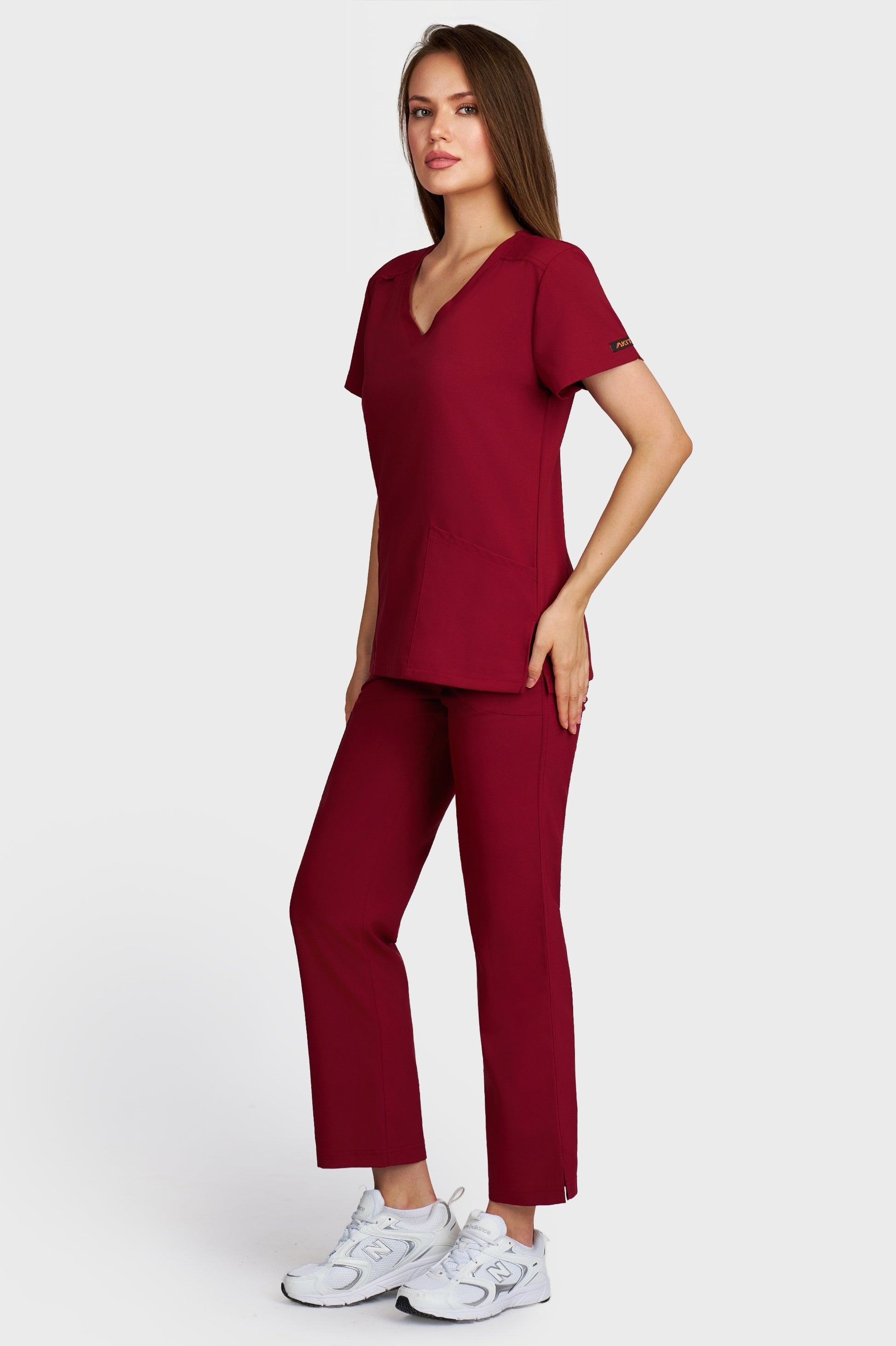 Costum medical femei bordo - bluza medicala Juliette si pantaloni Violeta, vedere laterala - AKITEX