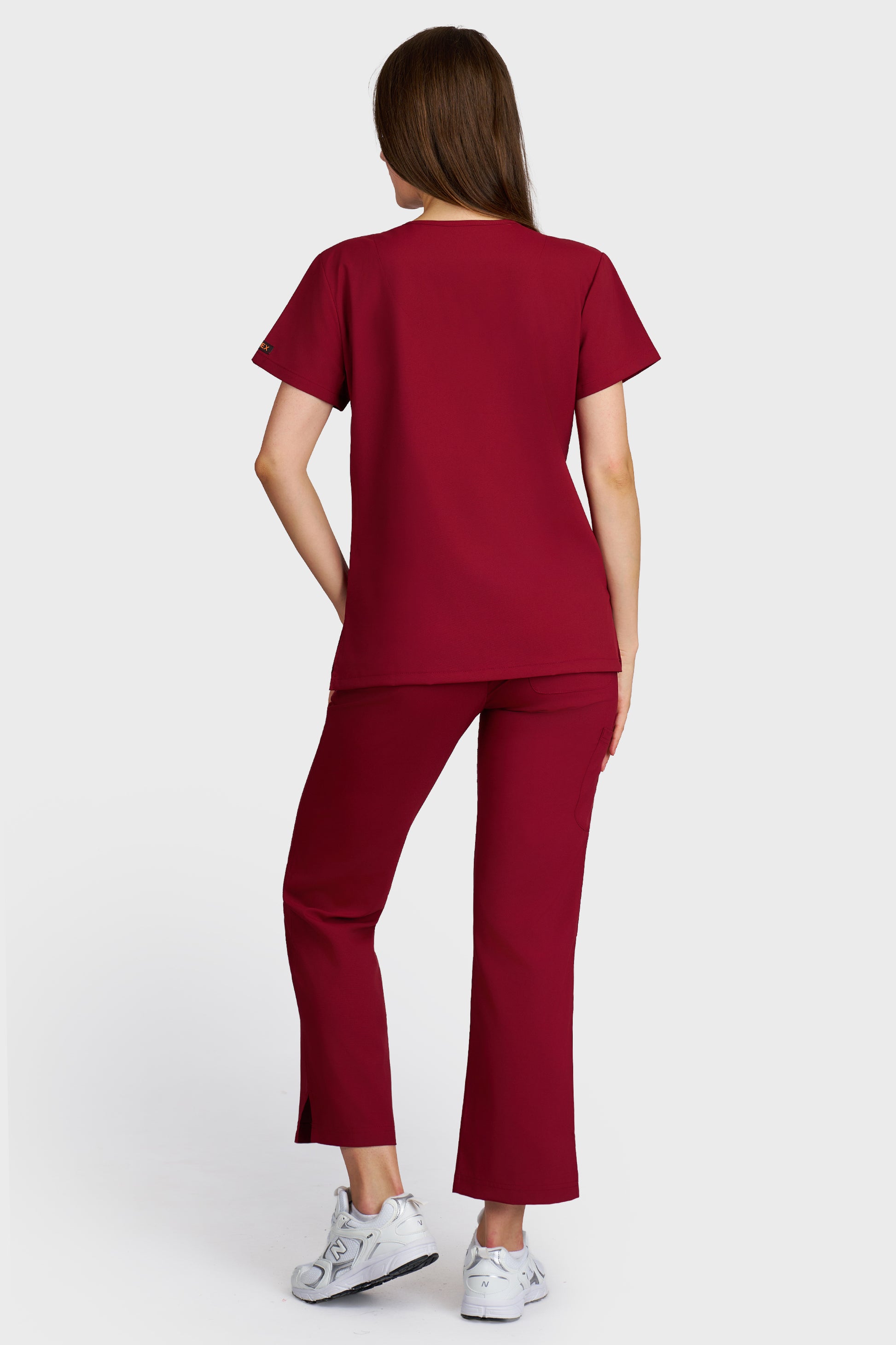 Costum medical femei bordo - bluza medicala Juliette si pantaloni Violeta, vedere din spate - AKITEX