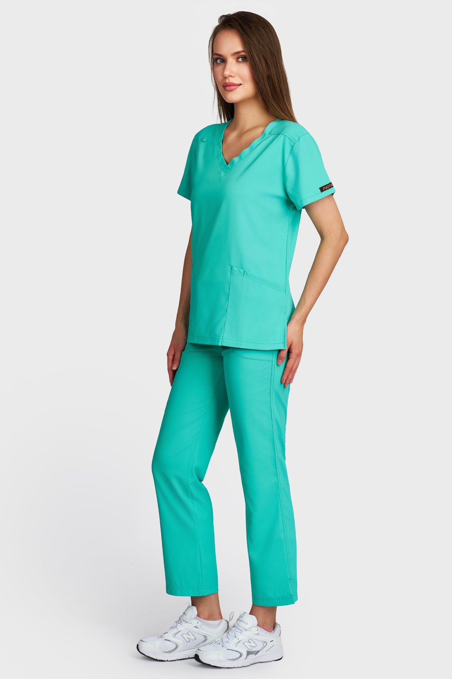 Costum medical femei menta - bluza medicala Juliette si pantaloni Violeta, vedere laterala - AKITEX