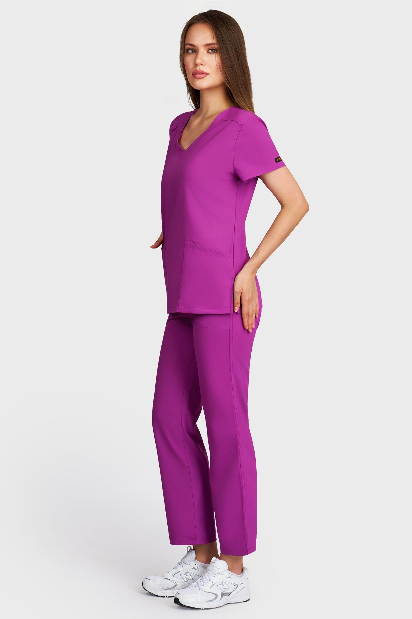 Costum medical femei mov - bluza medicala Juliette si pantaloni Violeta, vedere laterala - AKITEX