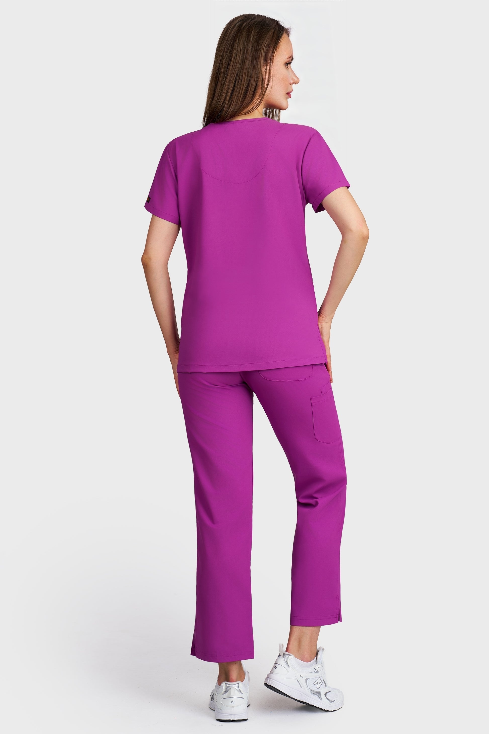 Costum medical femei mov - bluza medicala Juliette si pantaloni Violeta, vedere din spate - AKITEX