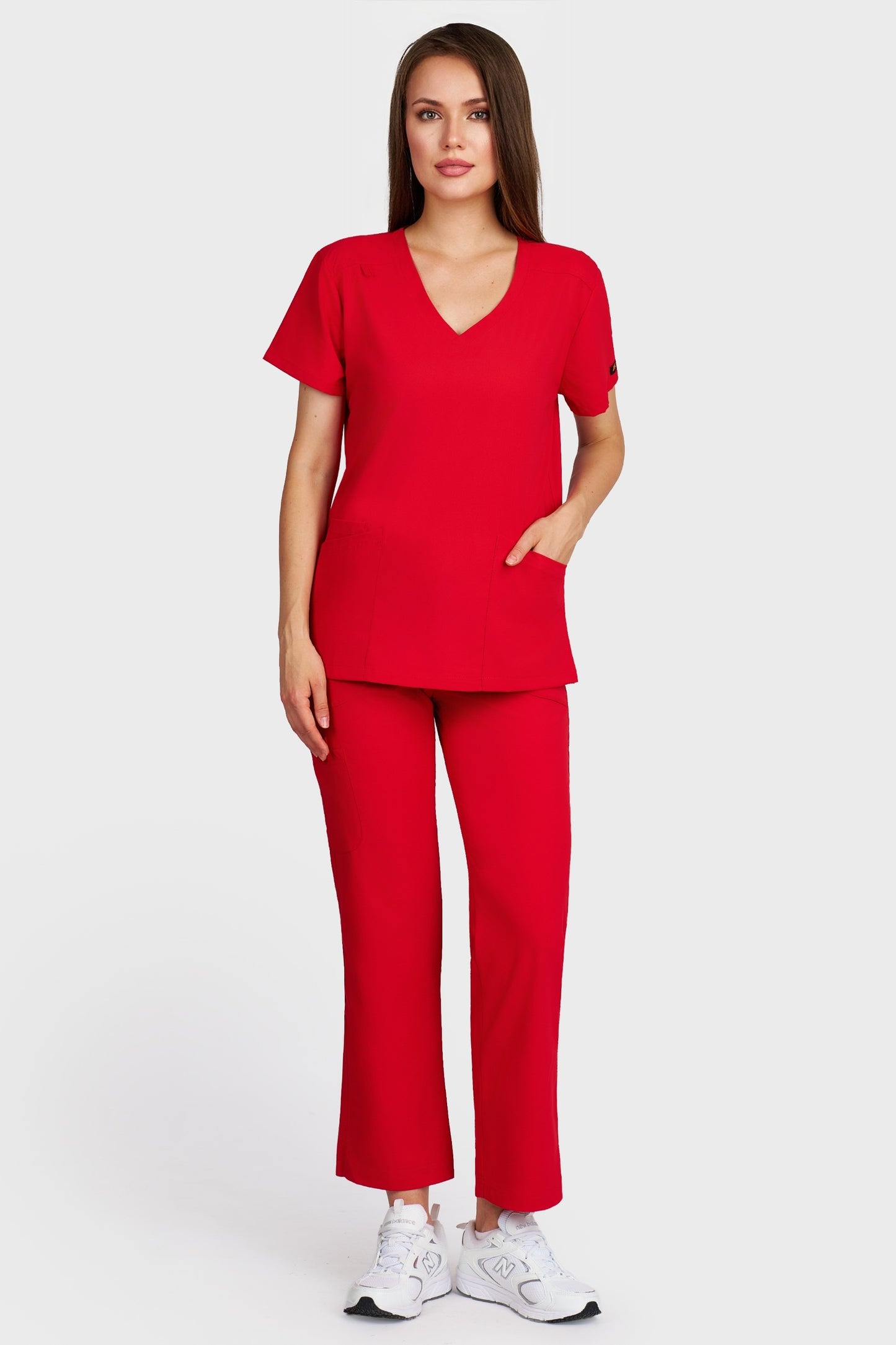 Costum medical femei rosu - bluza medicala Juliette si pantaloni Violeta, vedere din fata - AKITEX