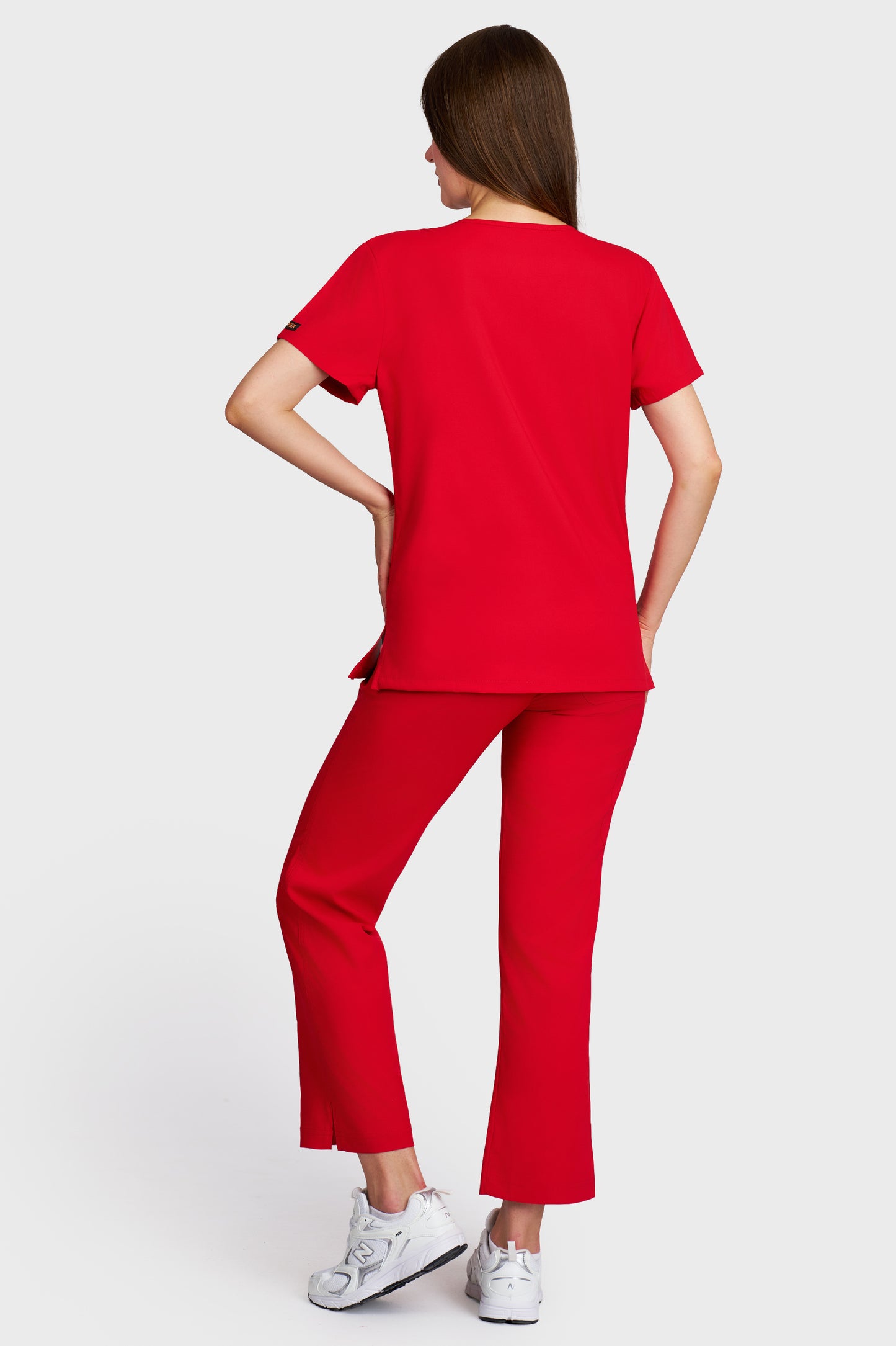 Costum medical femei rosu - bluza medicala Juliette si pantaloni Violeta, vedere din spate - AKITEX