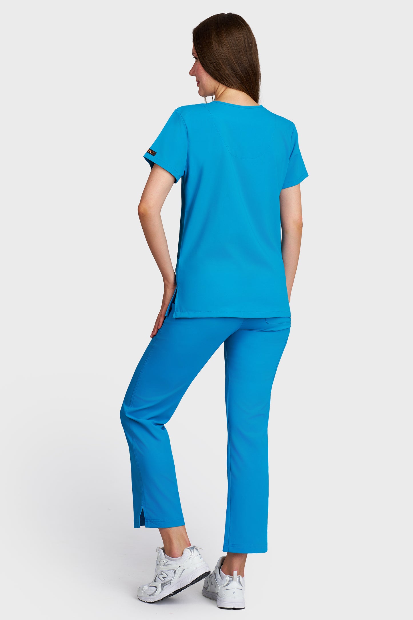 Costum medical femei turquoise - bluza medicala Juliette si pantaloni Violeta, vedere din spate - AKITEX