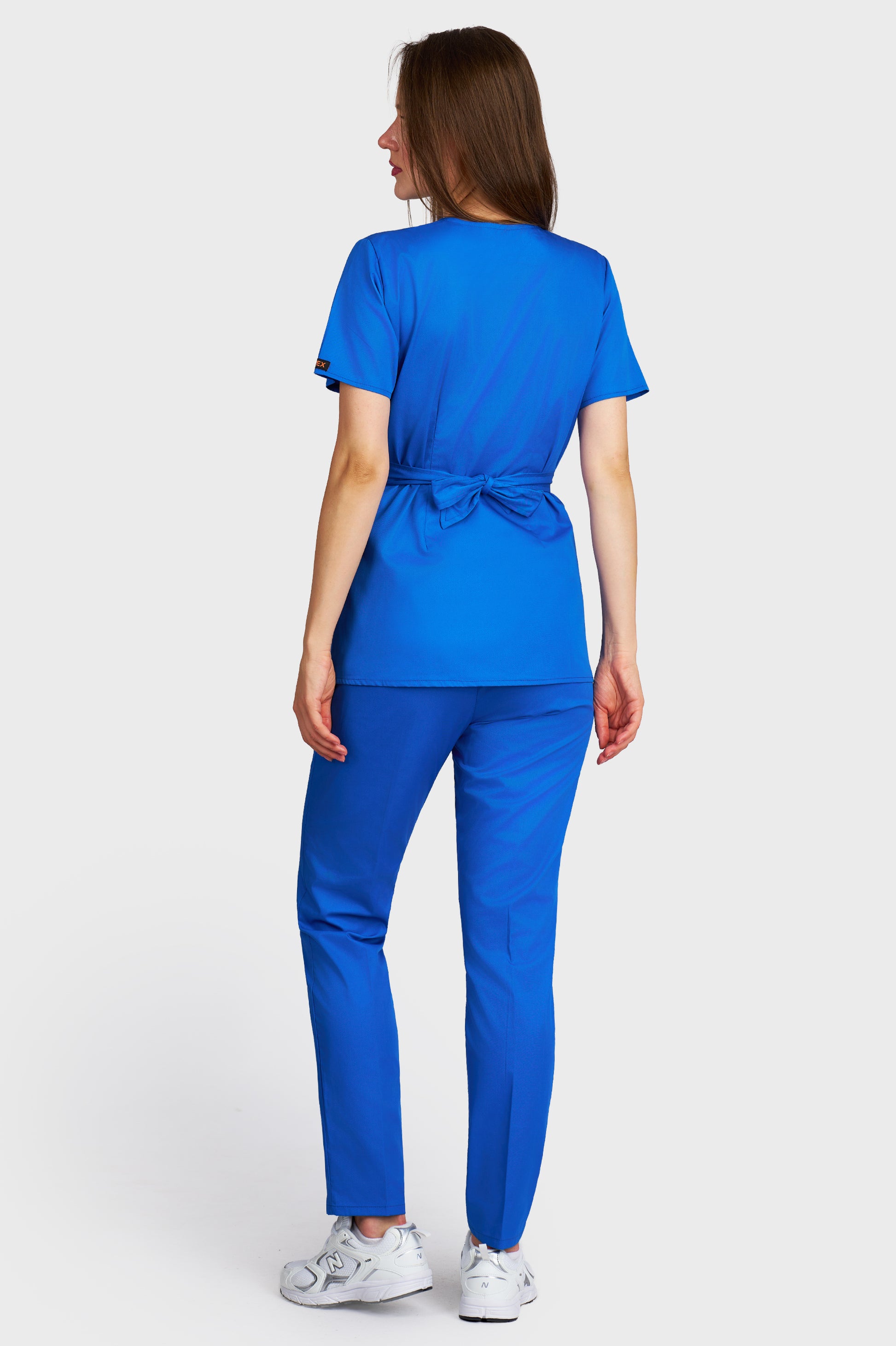 Costum medical femei albastru royal - bluza medicala Kimono si pantaloni Alisa, vedere din spate - AKITEX