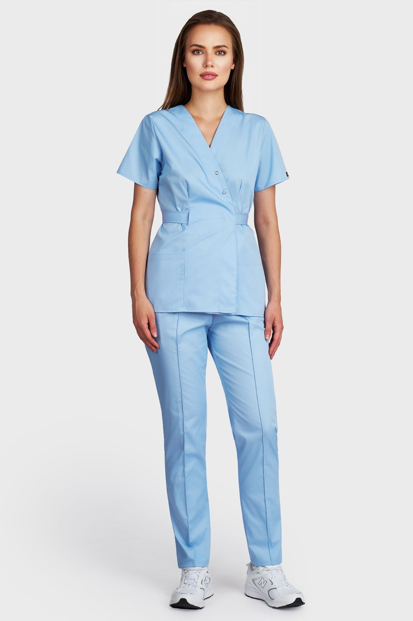 Costum medical femei lightblue - bluza medicala Kimono si pantaloni Alisa, vedere din fata - AKITEX