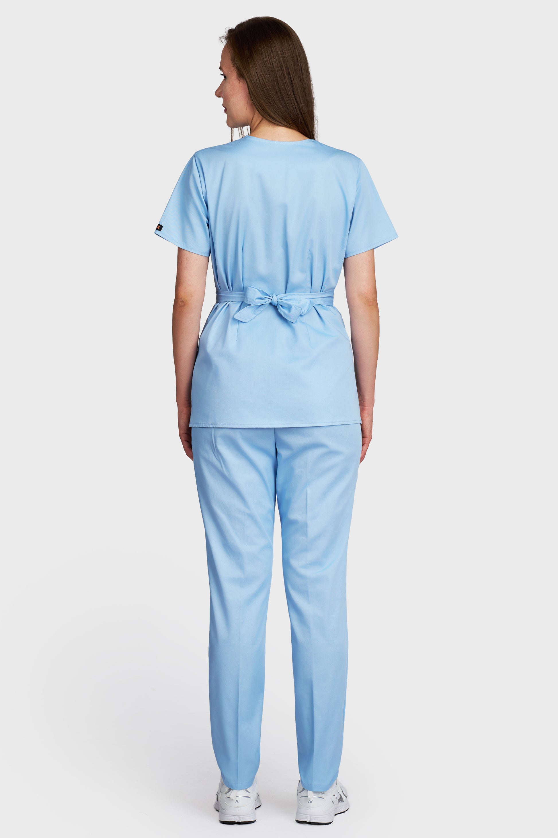 Costum medical femei lightblue - bluza medicala Kimono si pantaloni Alisa, vedere din spate - AKITEX