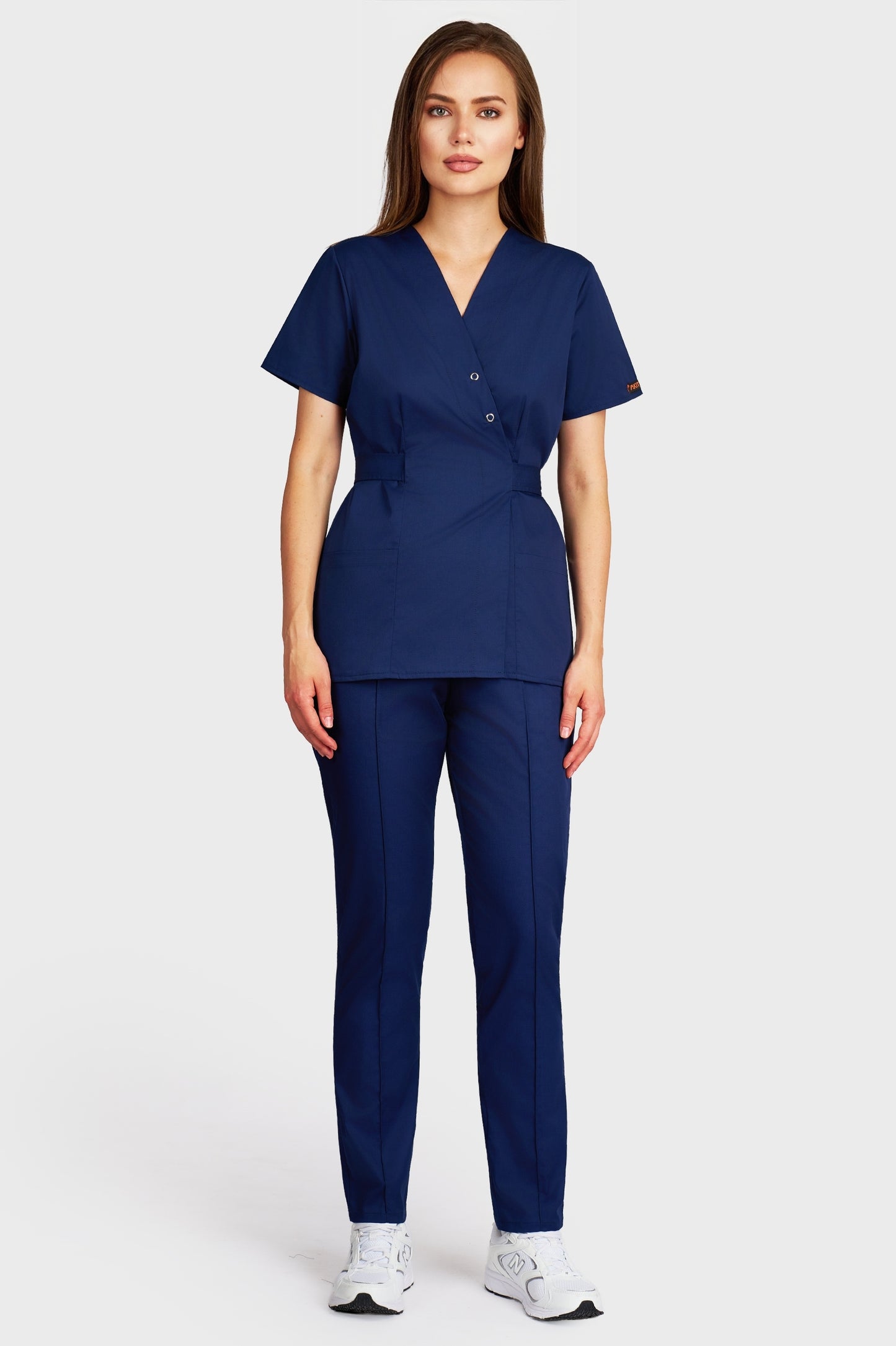 Costum medical femei navy - bluza medicala Kimono si pantaloni Alisa, vedere din fata - AKITEX