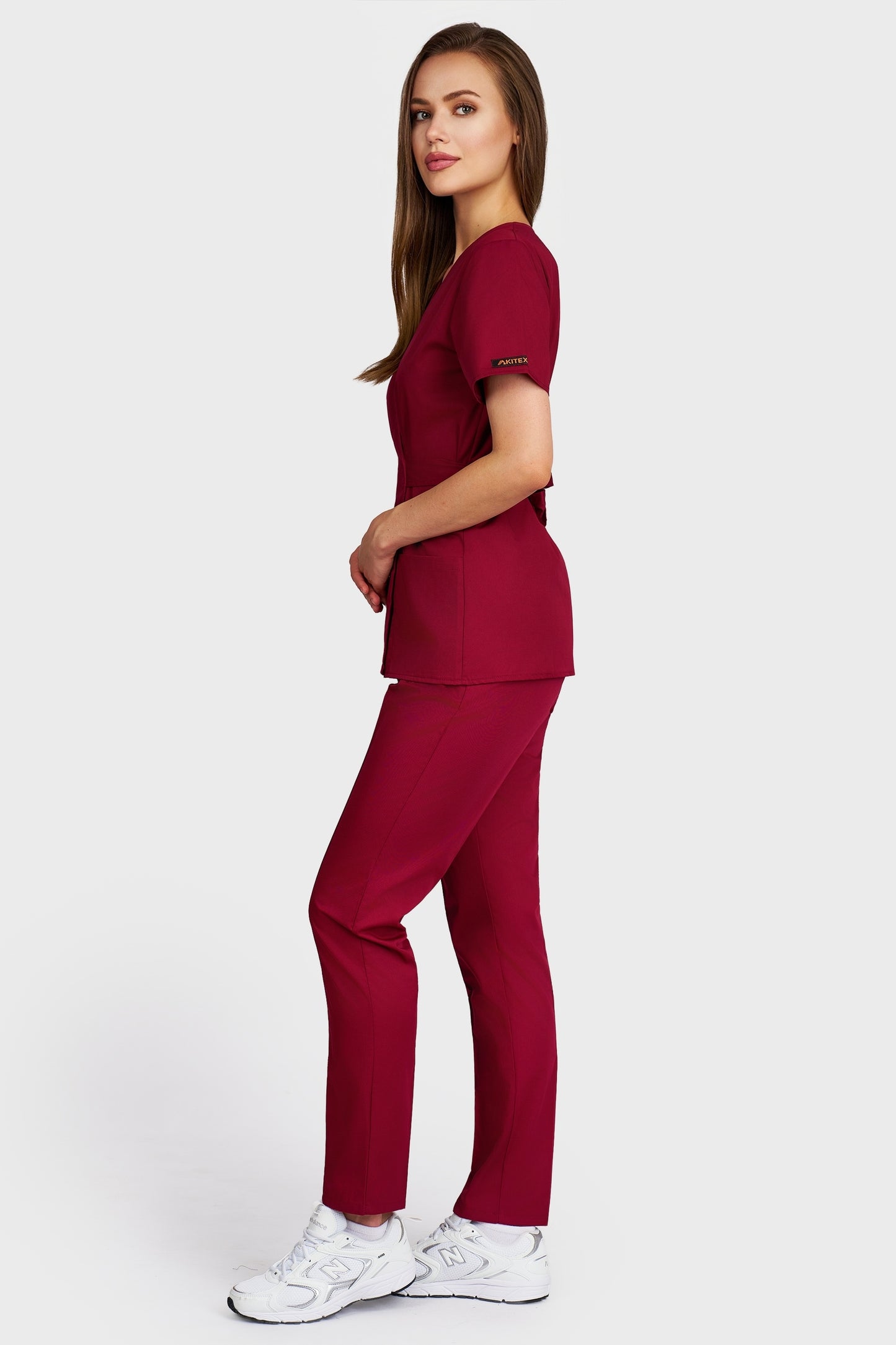 Costum medical femei bordo - bluza medicala Kimono si pantaloni Alisa, vedere laterala - AKITEX