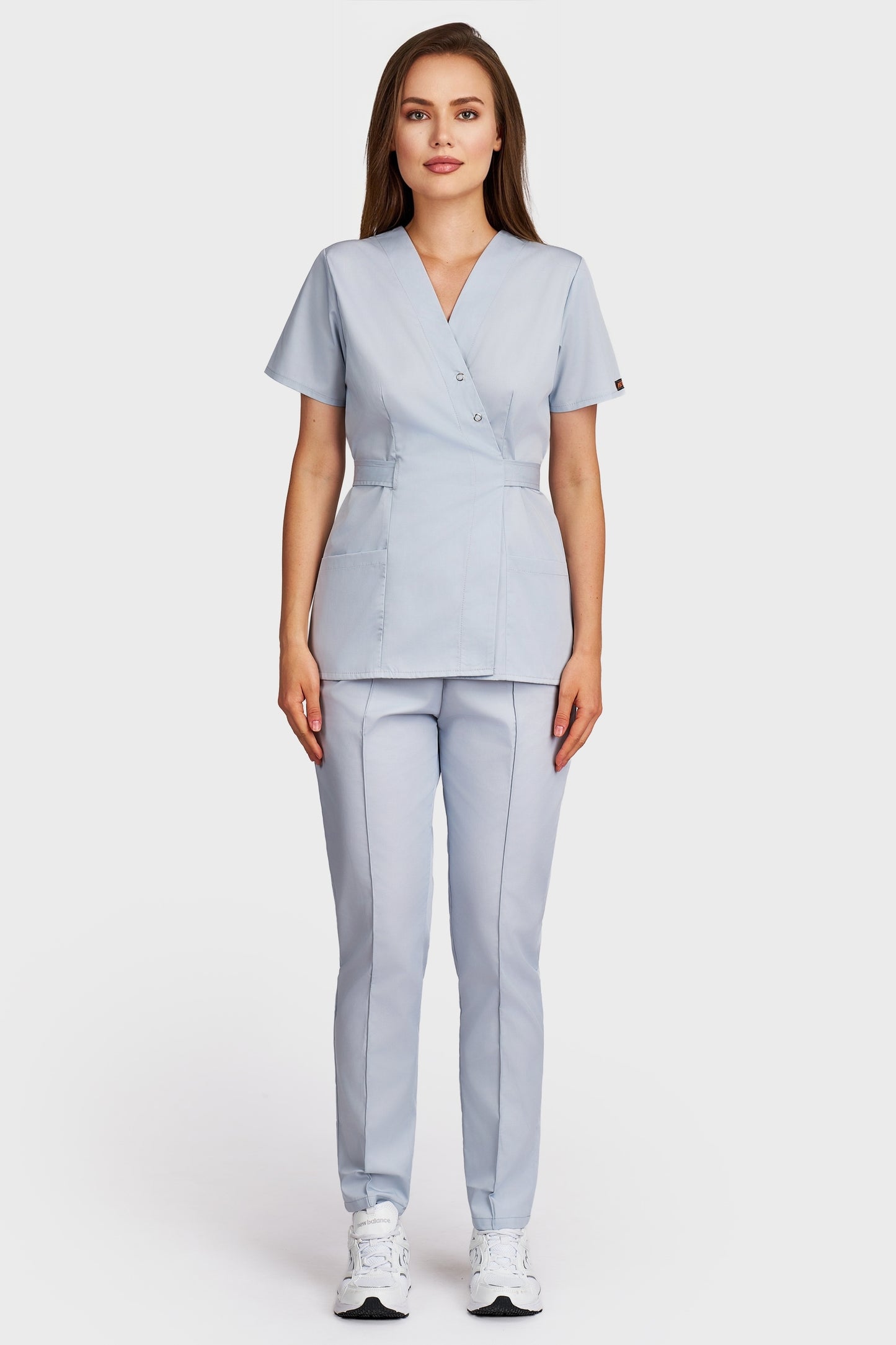 Costum medical femei gri - bluza medicala Kimono si pantaloni Alisa, vedere din fata - AKITEX