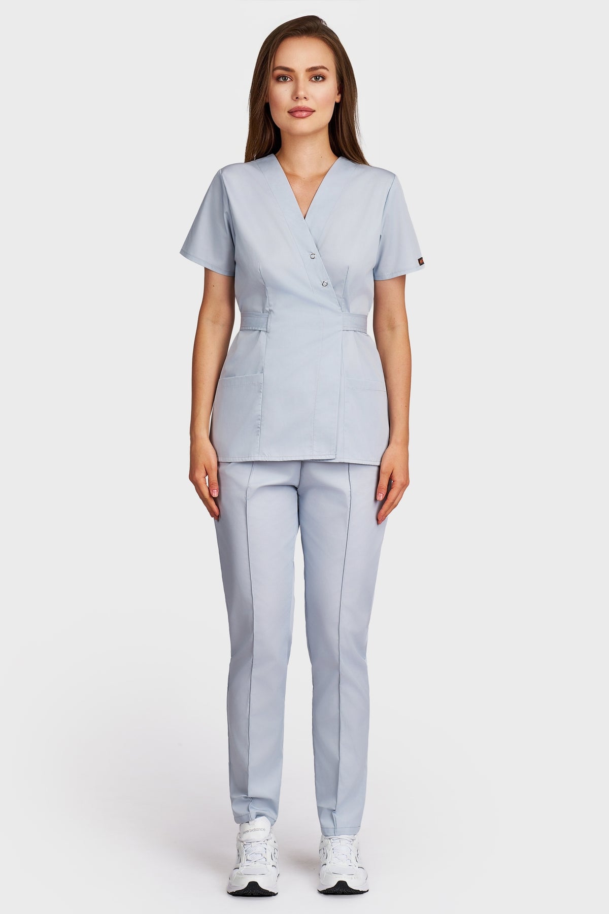 Costum medical femei gri - bluza medicala Kimono si pantaloni Alisa, vedere din fata - AKITEX