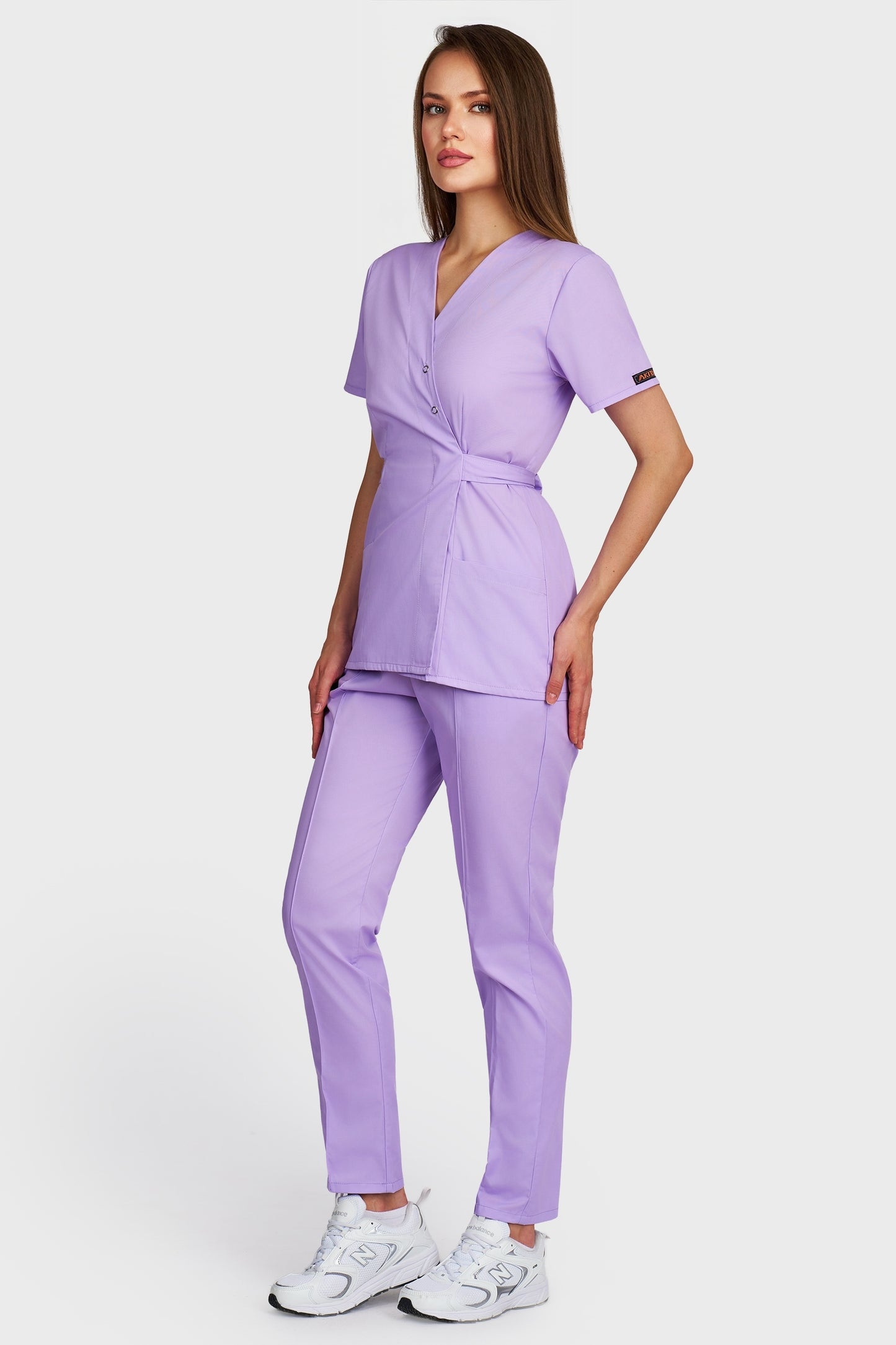 Costum medical femei lila - bluza medicala Kimono si pantaloni Alisa, vedere laterala - AKITEX