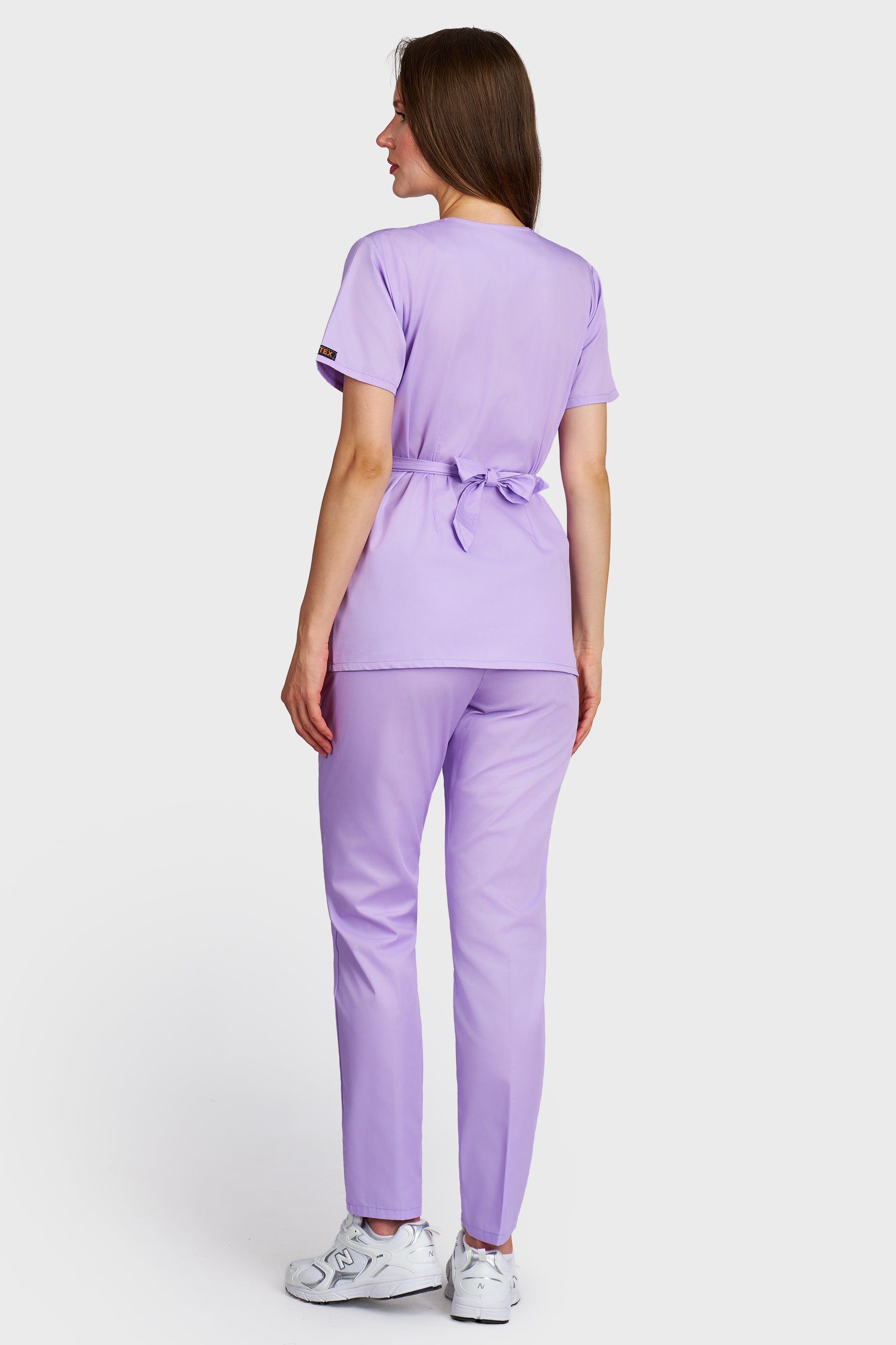 Costum medical femei lila - bluza medicala Kimono si pantaloni Alisa, vedere din spate - AKITEX