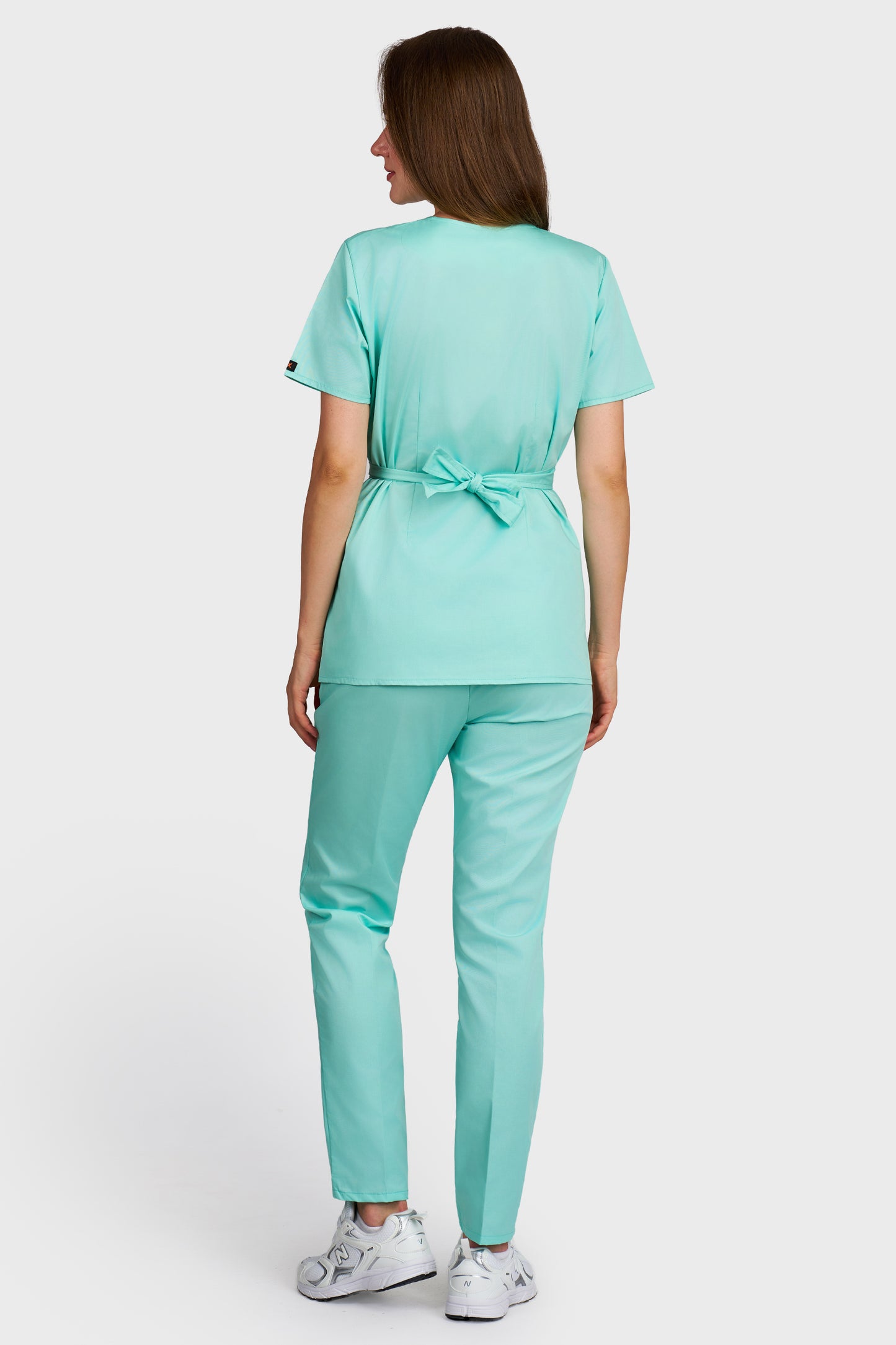Costum medical femei menta - bluza medicala Kimono si pantaloni Alisa, vedere din spate - AKITEX
