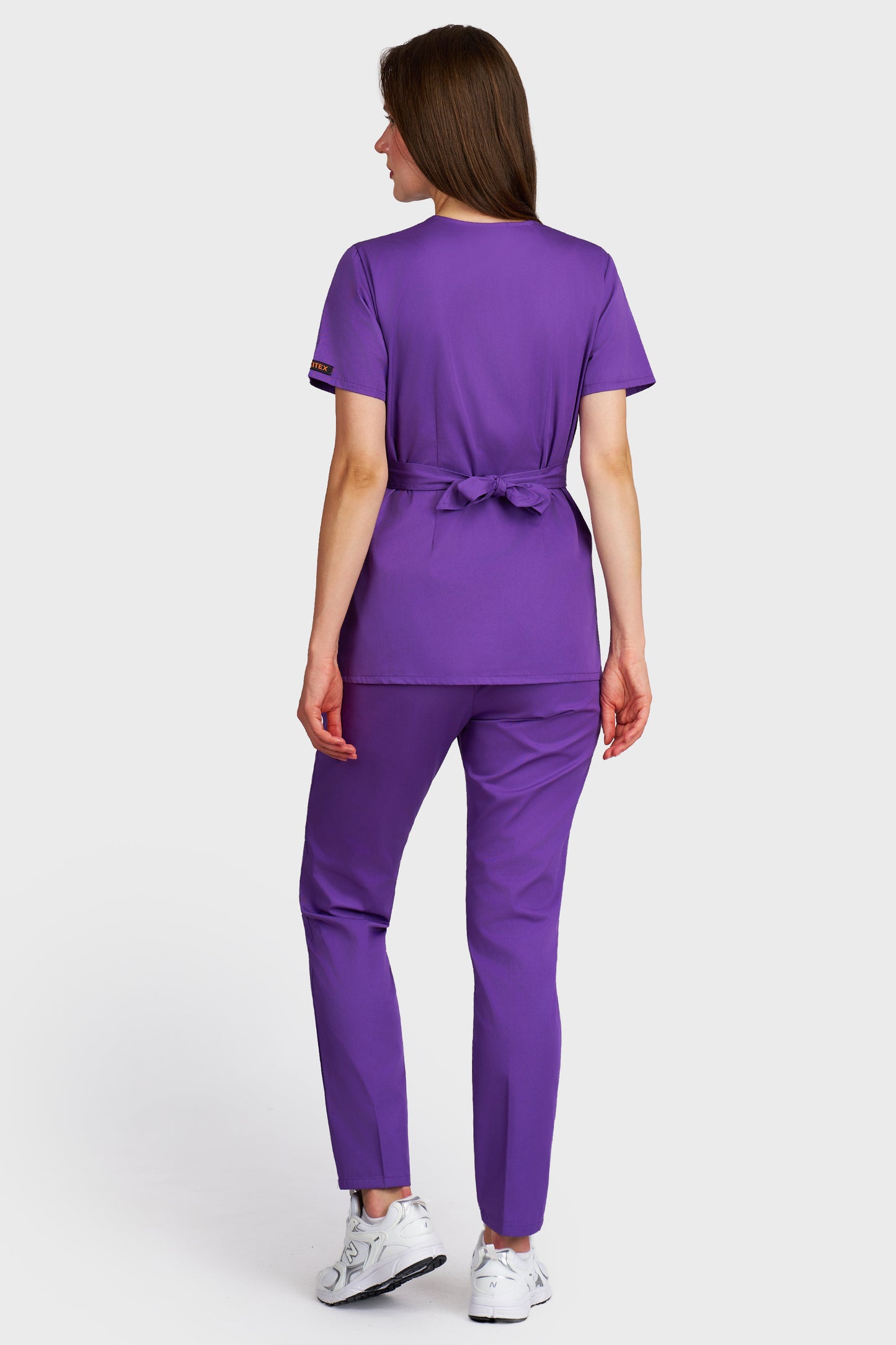 Costum medical femei mov - bluza medicala Kimono si pantaloni Alisa, vedere din spate - AKITEX