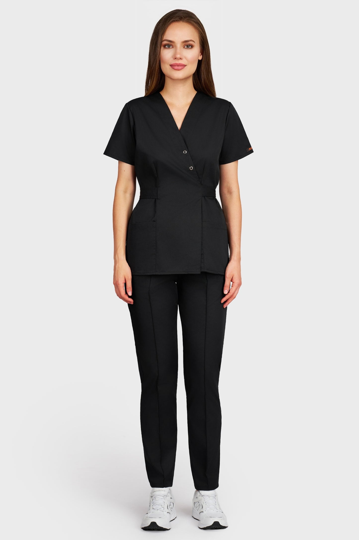 Costum medical femei negru - bluza medicala Kimono si pantaloni Alisa, vedere din fata - AKITEX