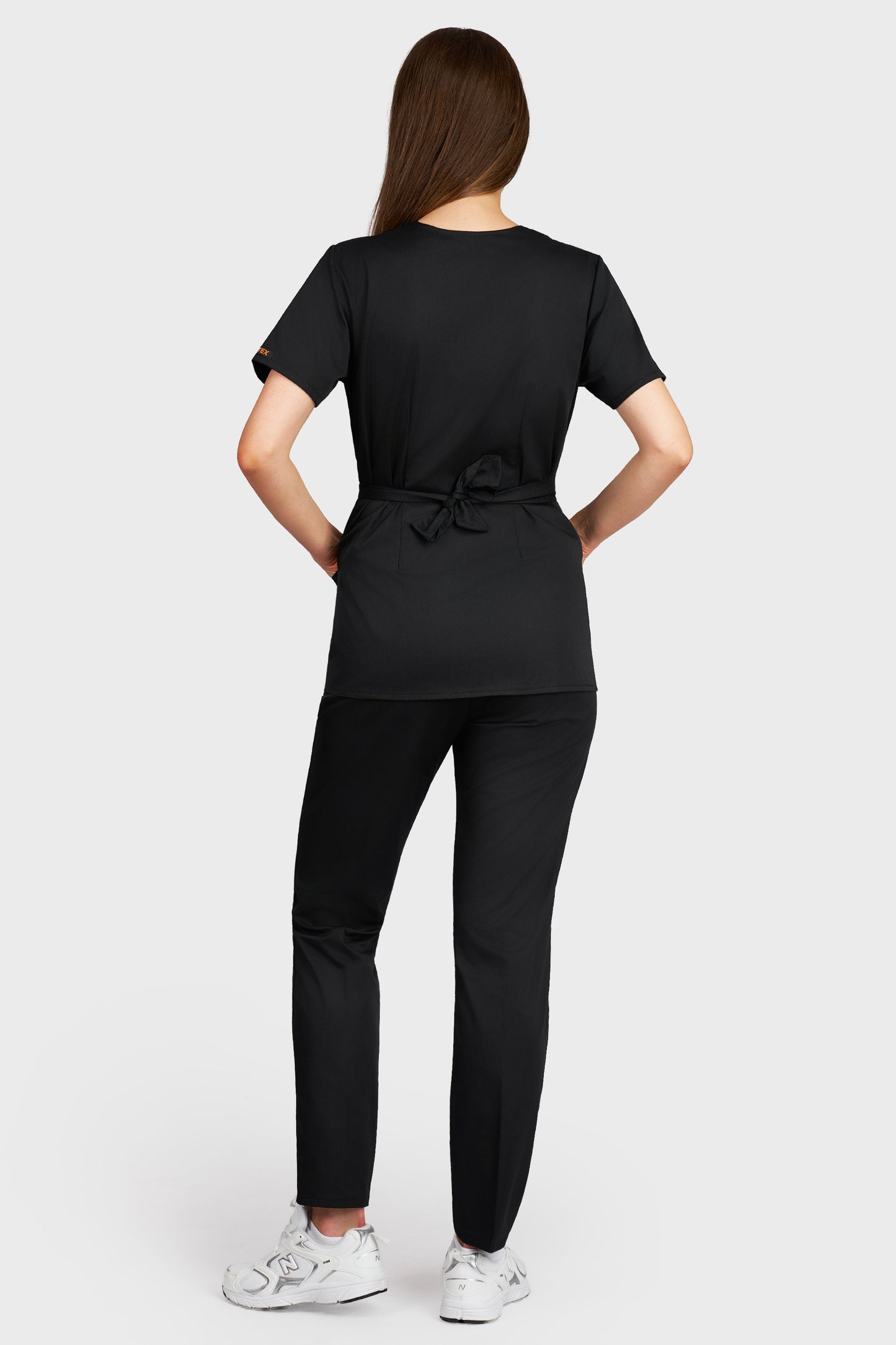 Costum medical femei negru - bluza medicala Kimono si pantaloni Alisa, vedere din spate - AKITEX