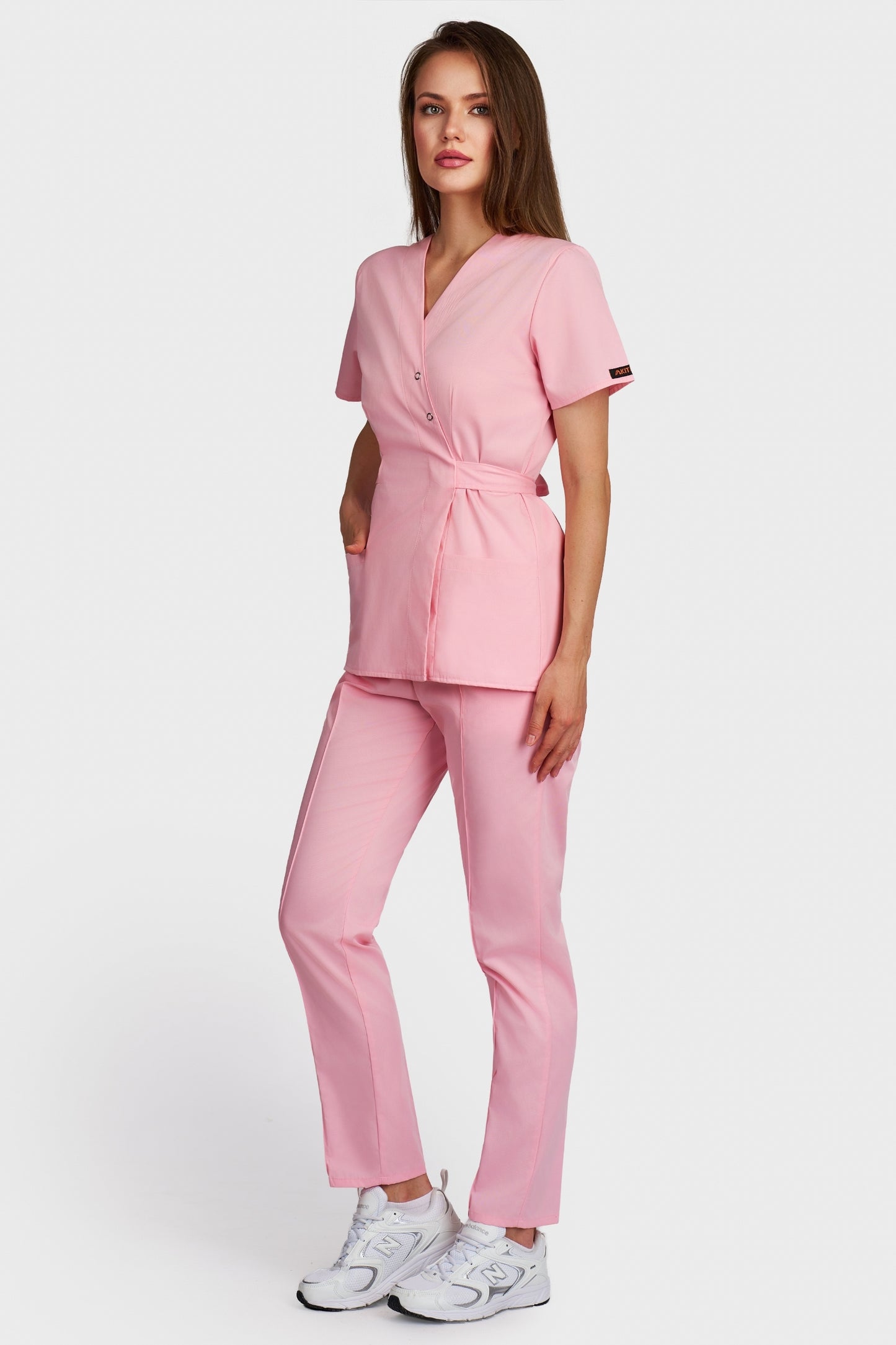 Costum medical femei roz - bluza medicala Kimono si pantaloni Alisa, vedere laterala - AKITEX
