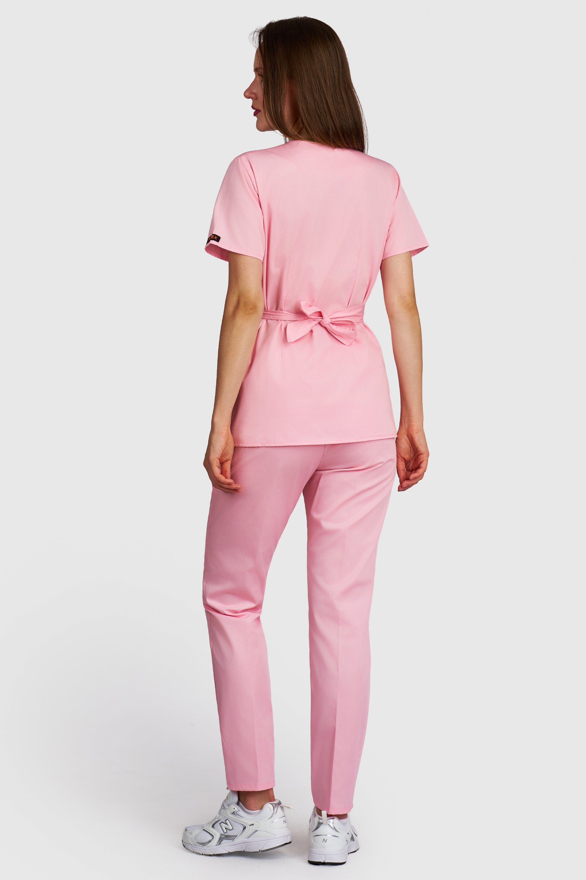 Costum medical femei roz - bluza medicala Kimono si pantaloni Alisa, vedere din spate - AKITEX