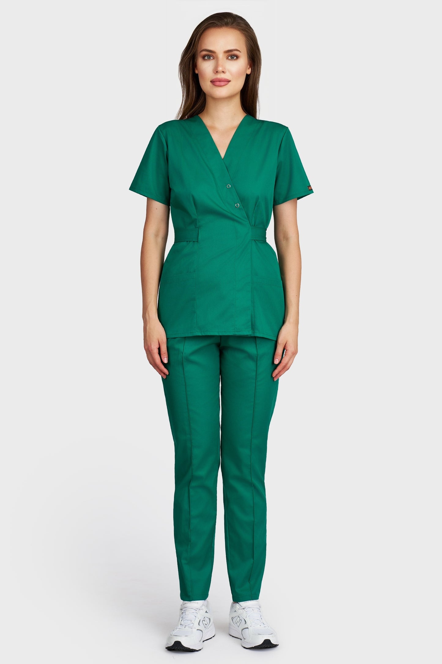 Costum medical femei verde - bluza medicala Kimono si pantaloni Alisa, vedere din fata - AKITEX