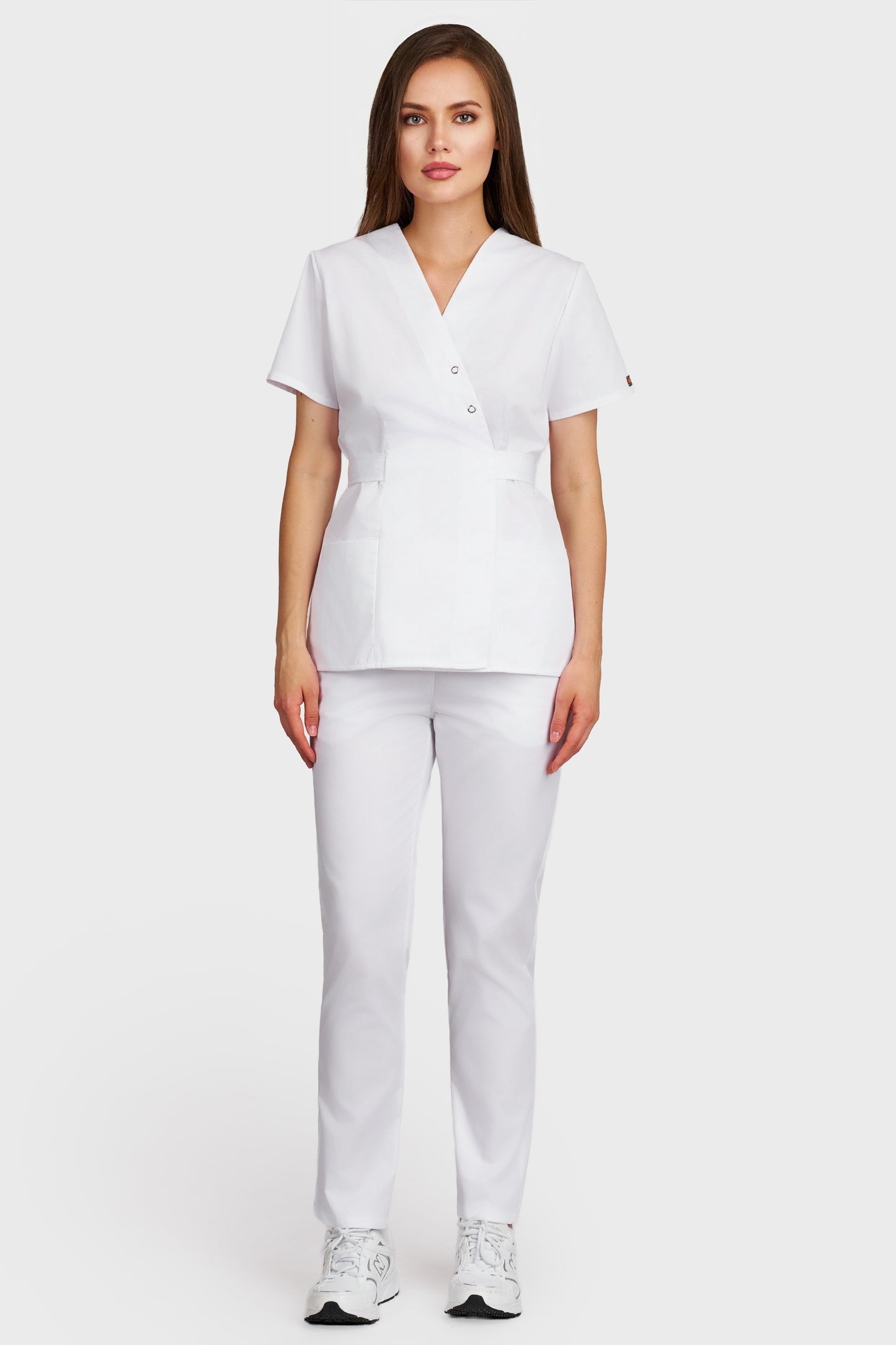 Costum medical femei alb - bluza medicala Kimono si pantaloni cu elastic, vedere din fata - AKITEX