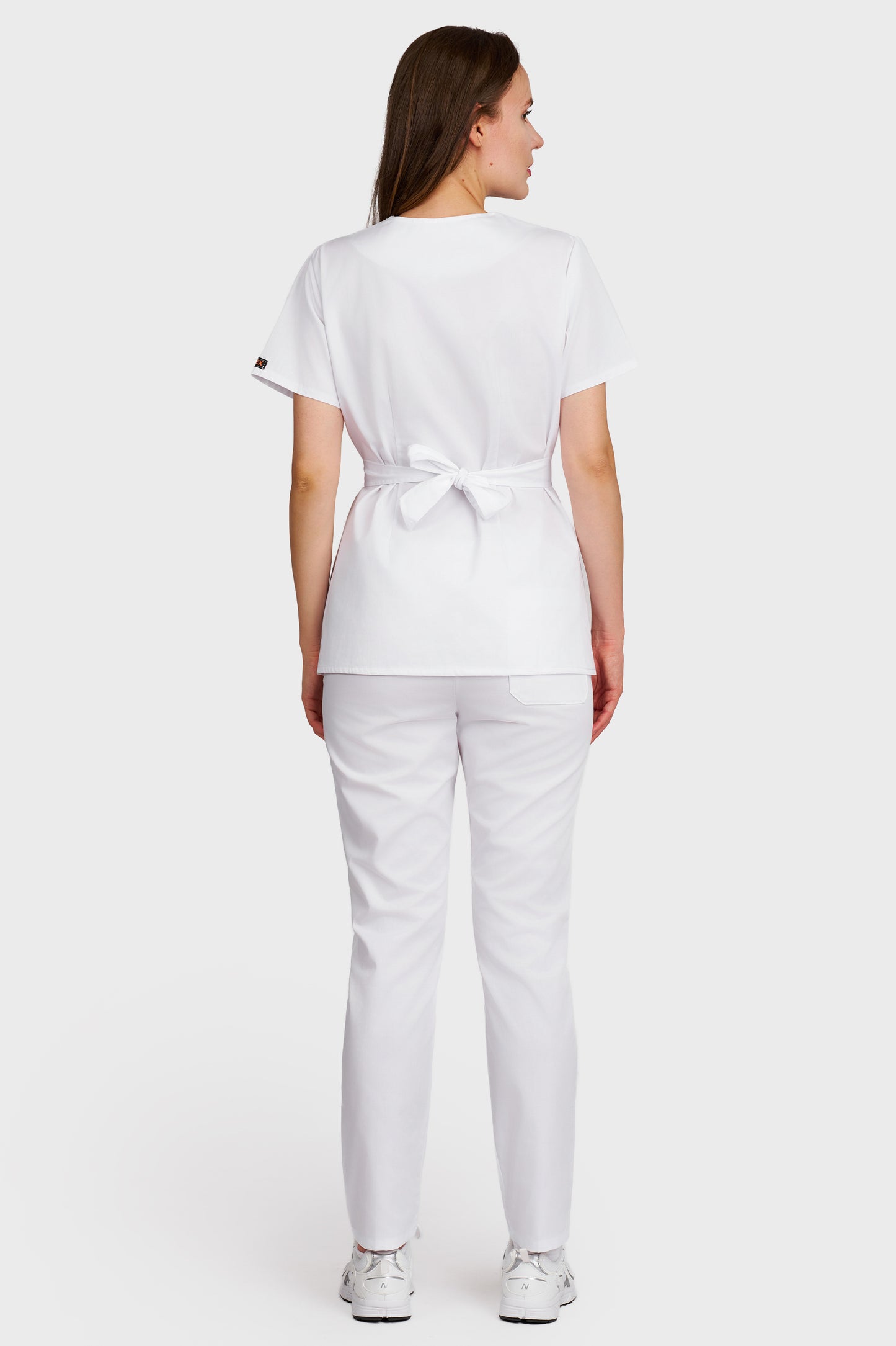 Costum medical femei alb - bluza medicala Kimono si pantaloni cu elastic, vedere din spate - AKITEX