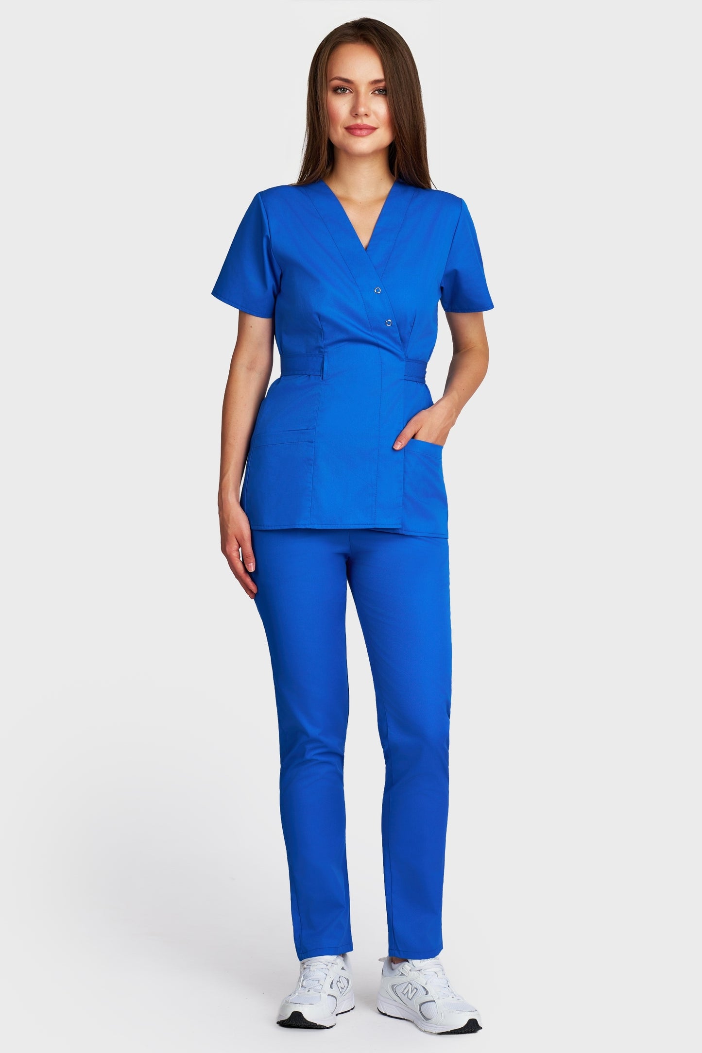 Costum medical femei albastru royal - bluza medicala Kimono si pantaloni cu elastic, vedere din fata - AKITEX