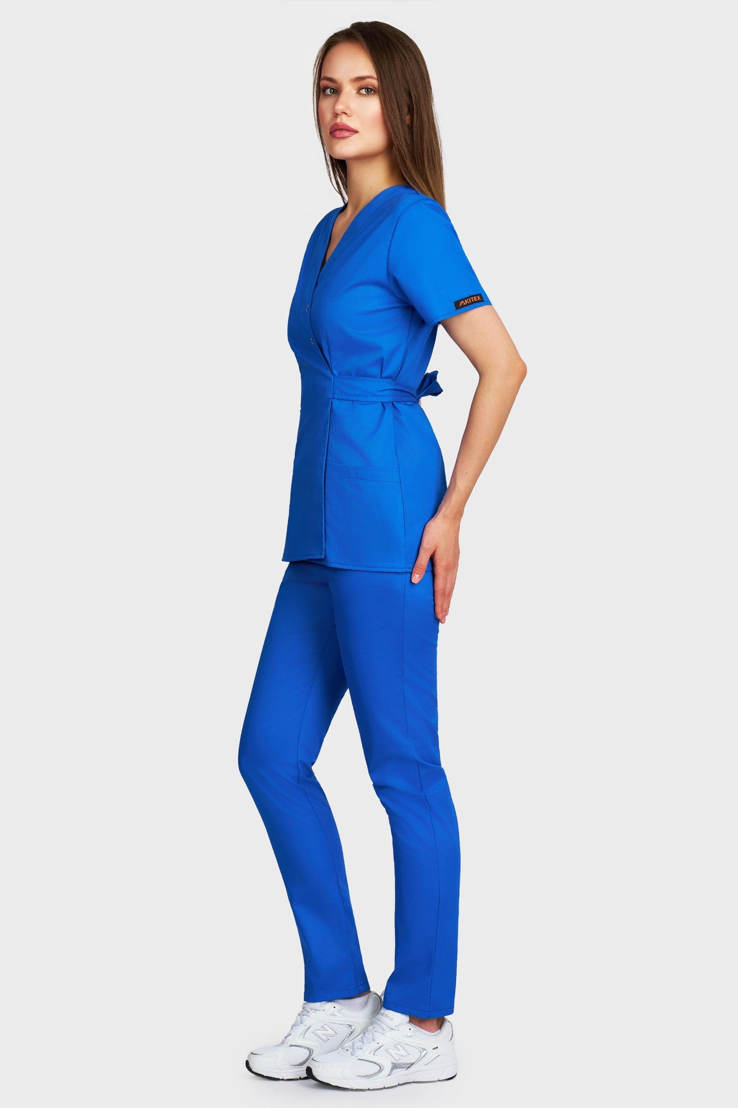 Costum medical femei albastru royal - bluza medicala Kimono si pantaloni cu elastic, vedere laterala - AKITEX