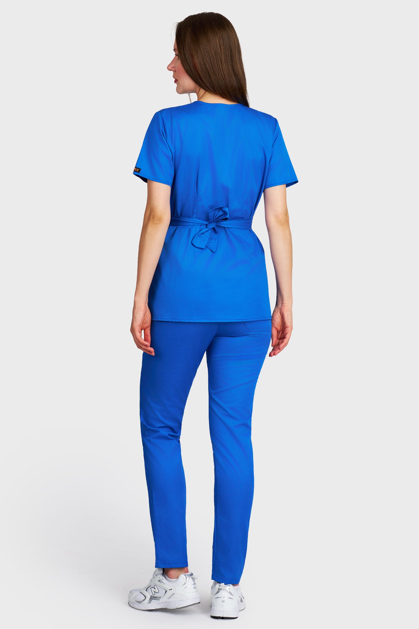 Costum medical femei albastru royal - bluza medicala Kimono si pantaloni cu elastic, vedere din spate - AKITEX