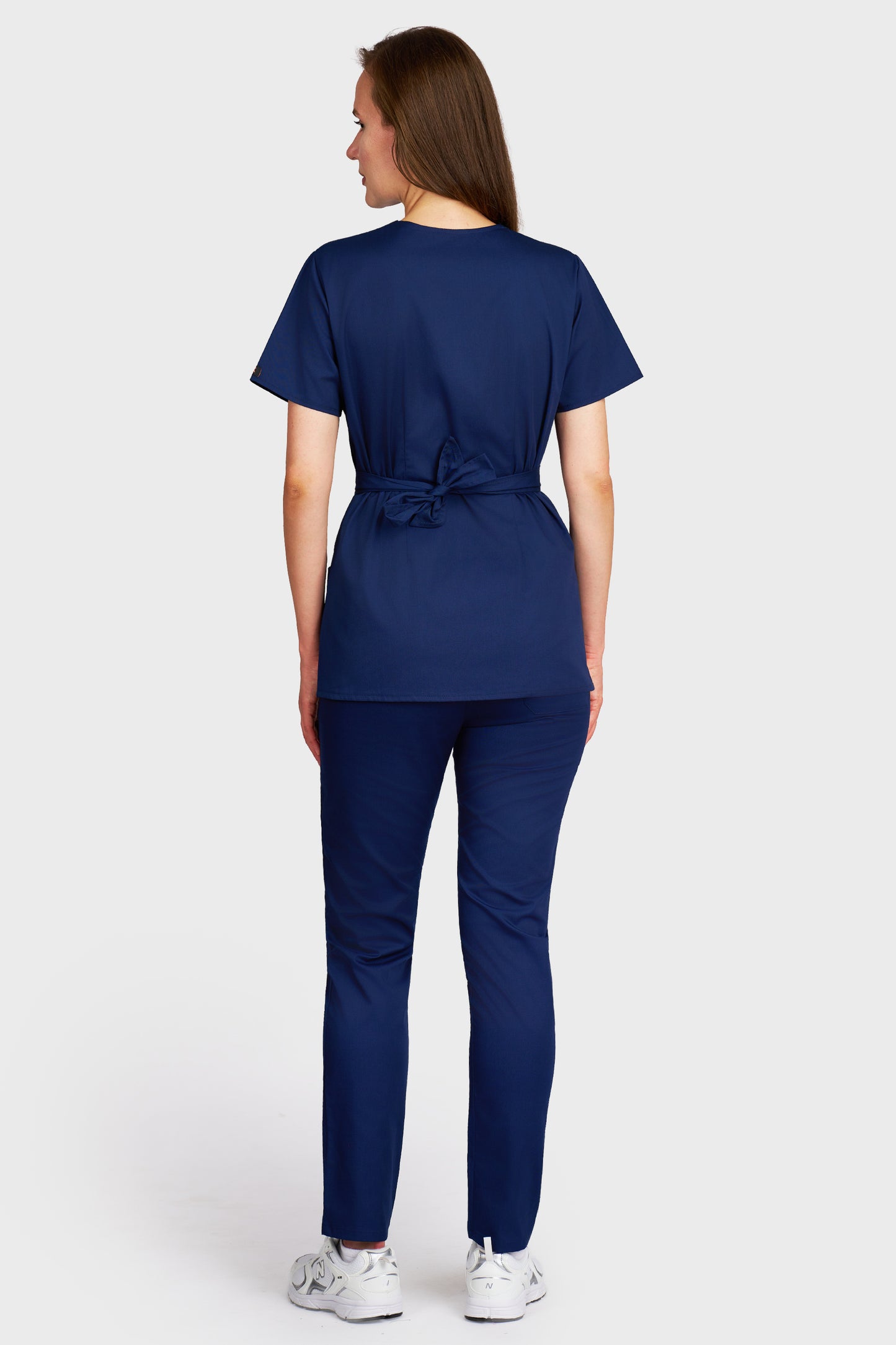 Costum medical femei bleumarin - bluza medicala Kimono si pantaloni cu elastic, vedere din spate - AKITEX