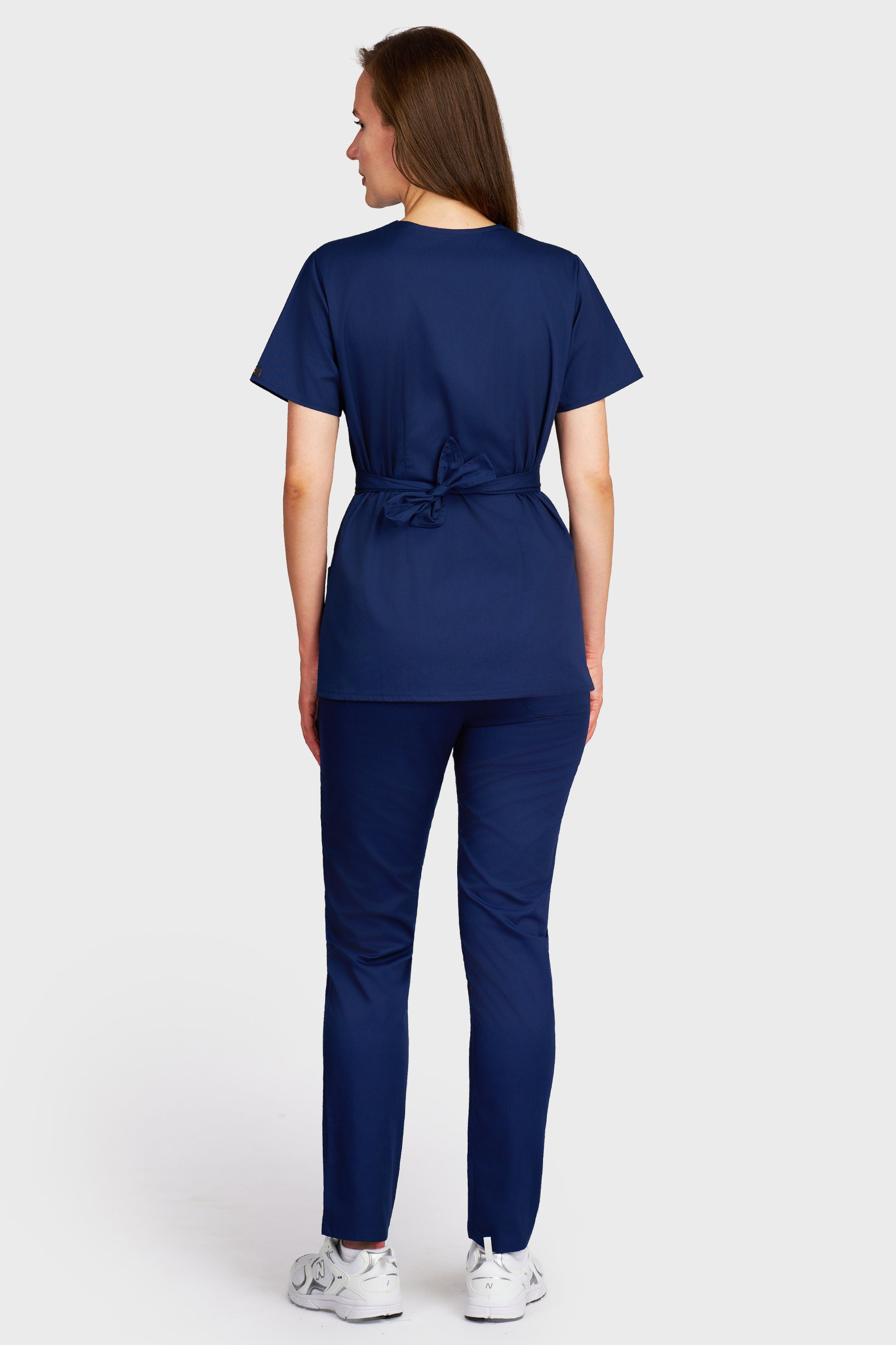 Costum medical femei bleumarin - bluza medicala Kimono si pantaloni cu elastic, vedere din spate - AKITEX