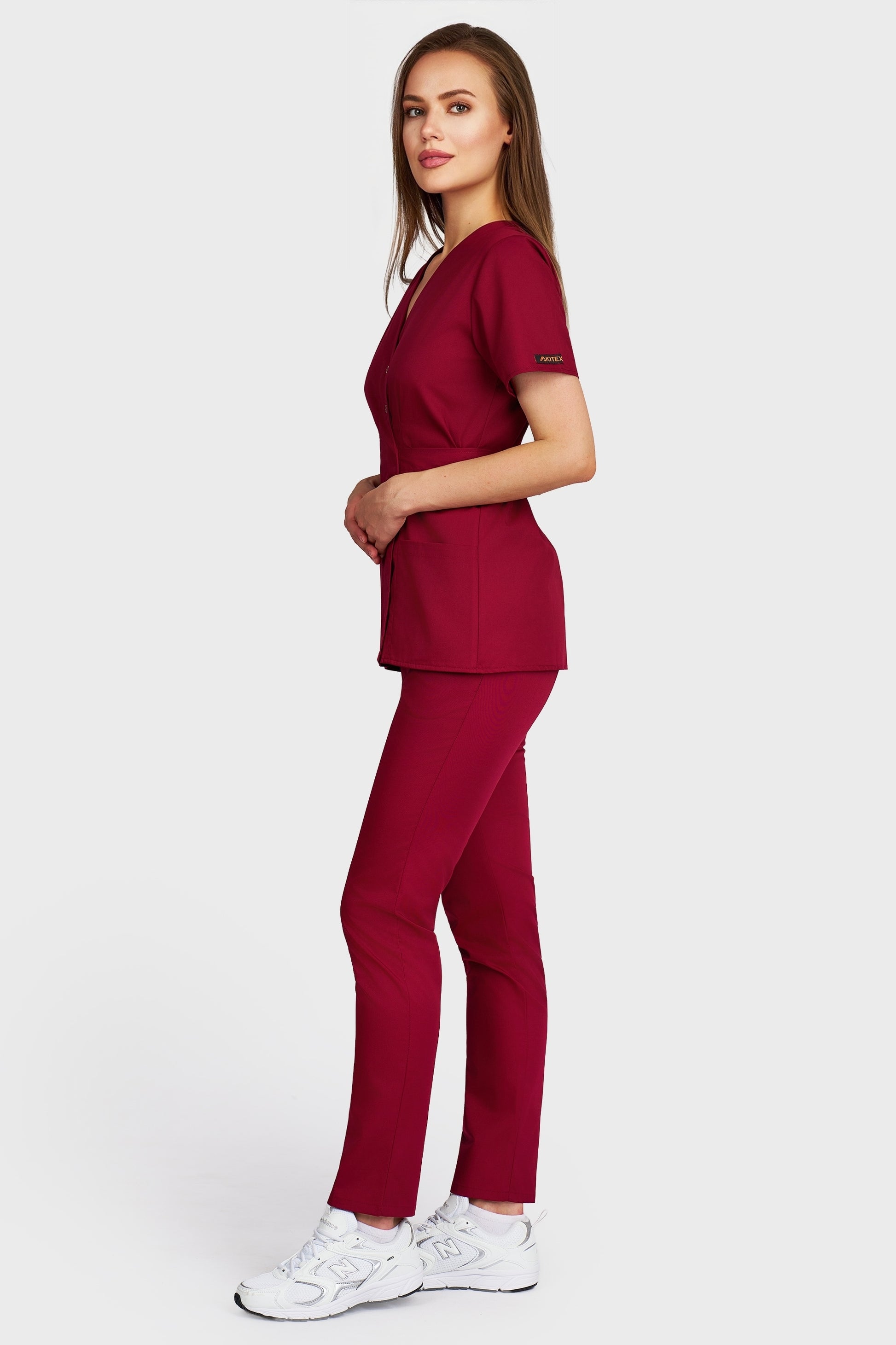 Costum medical femei bordo - bluza medicala Kimono si pantaloni cu elastic, vedere laterala - AKITEX